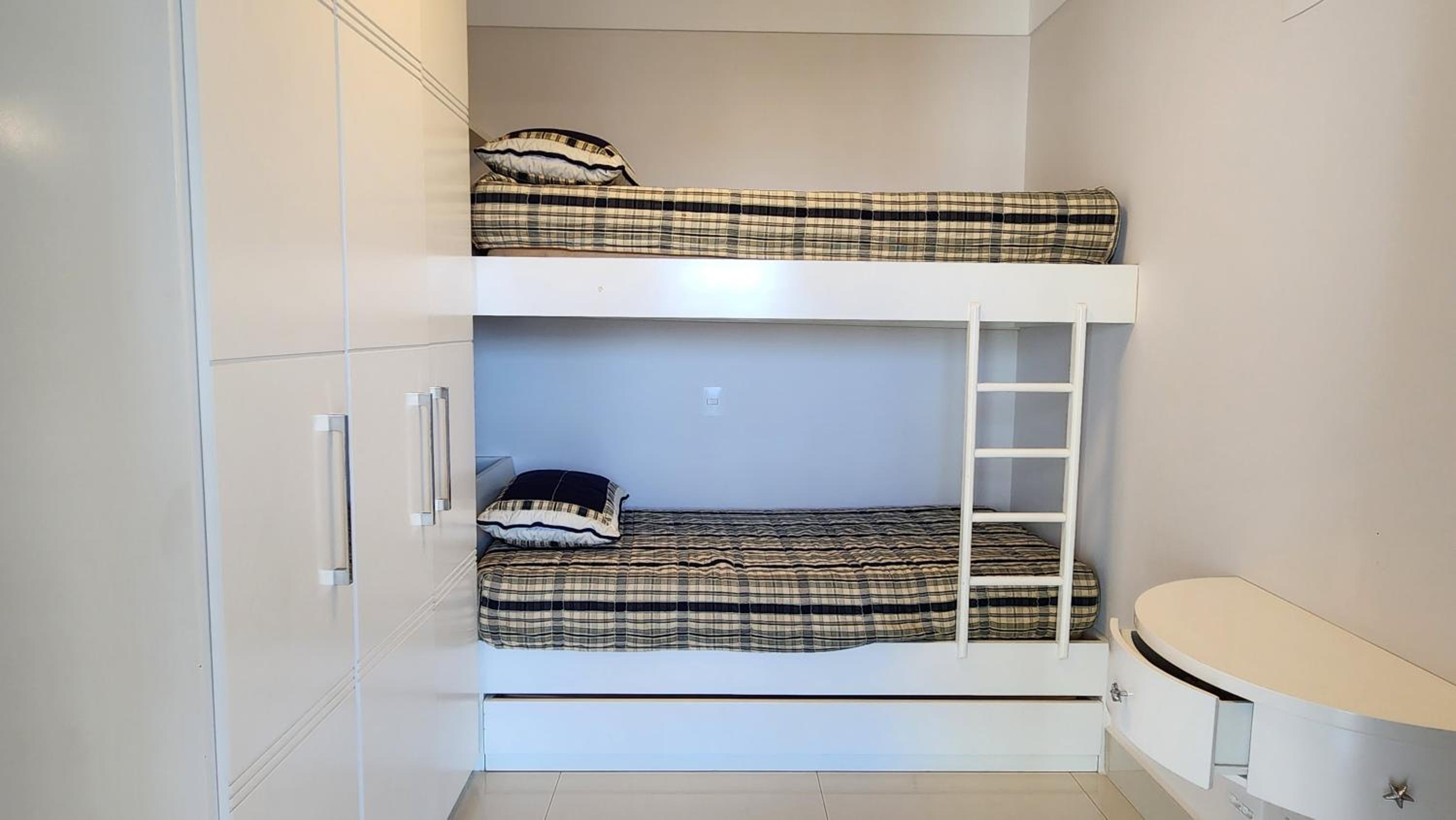 Apartamento de 3 Suítes Perto da Praia com Vista ao Mar na Riviera