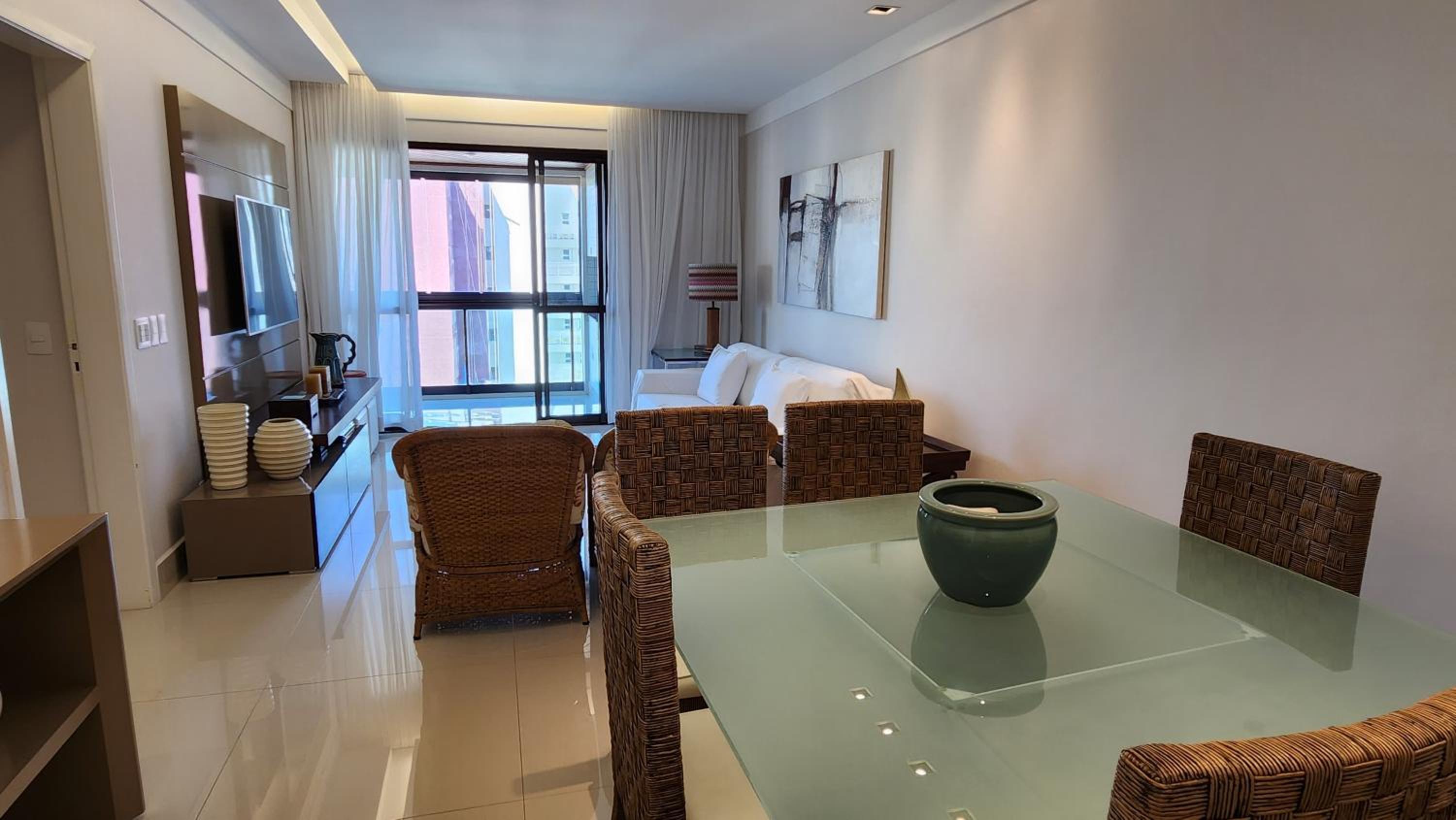 Apartamento de 3 Suítes Perto da Praia com Vista ao Mar na Riviera