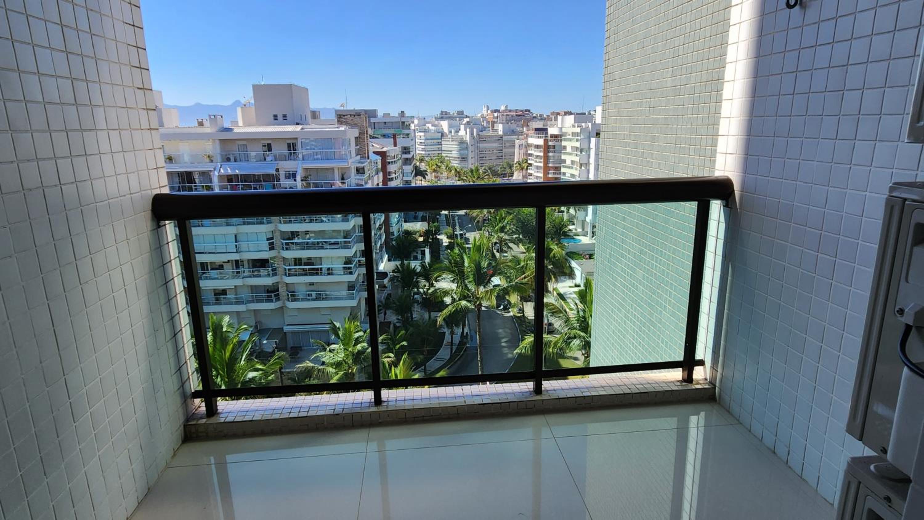 Apartamento de 3 Suítes Perto da Praia com Vista ao Mar na Riviera