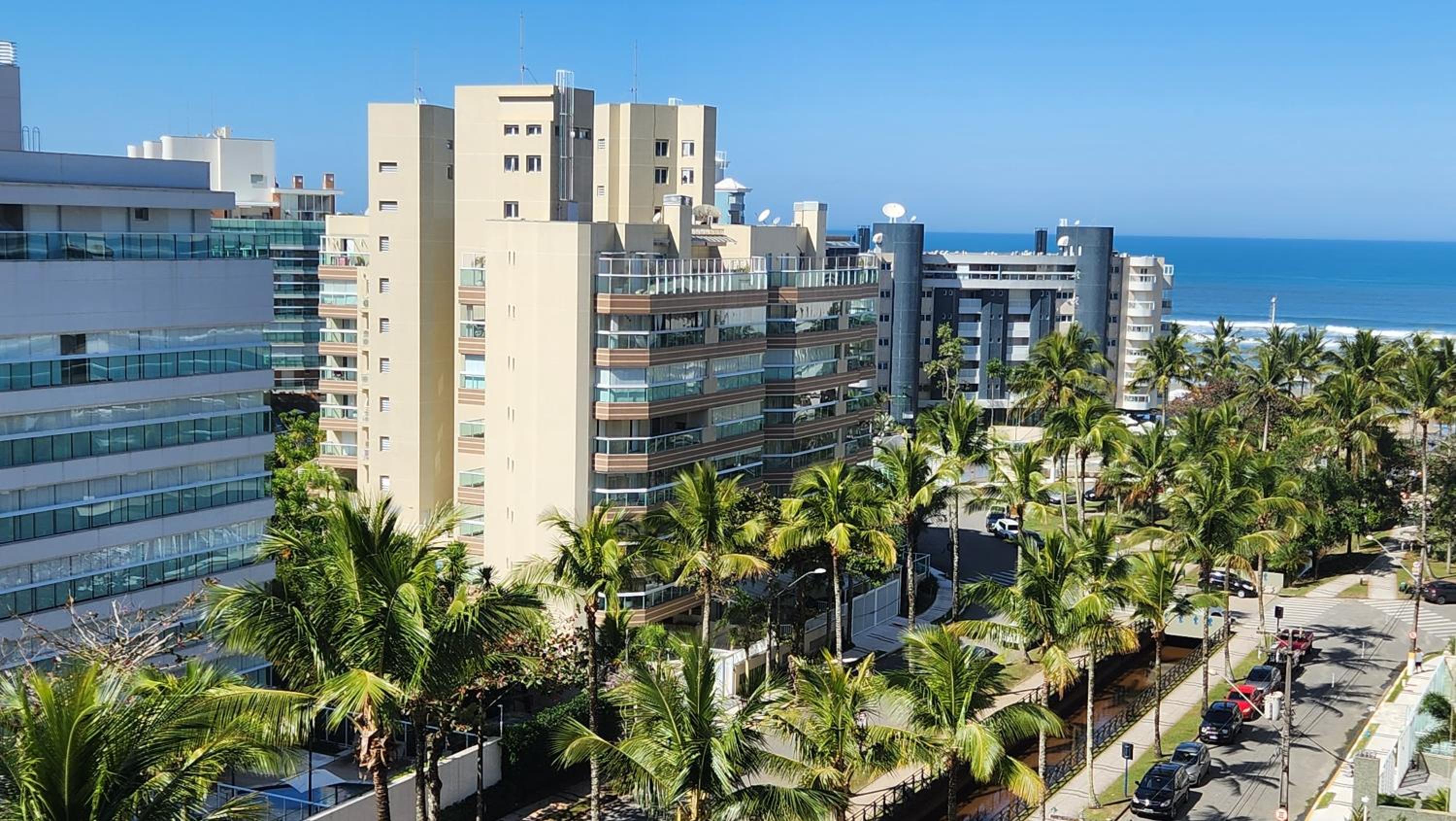 Apartamento de 3 Suítes Perto da Praia com Vista ao Mar na Riviera