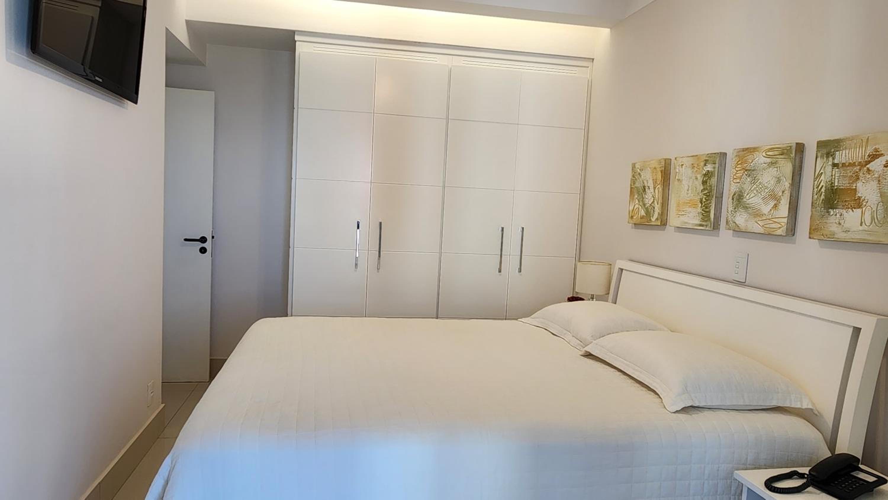 Apartamento de 3 Suítes Perto da Praia com Vista ao Mar na Riviera