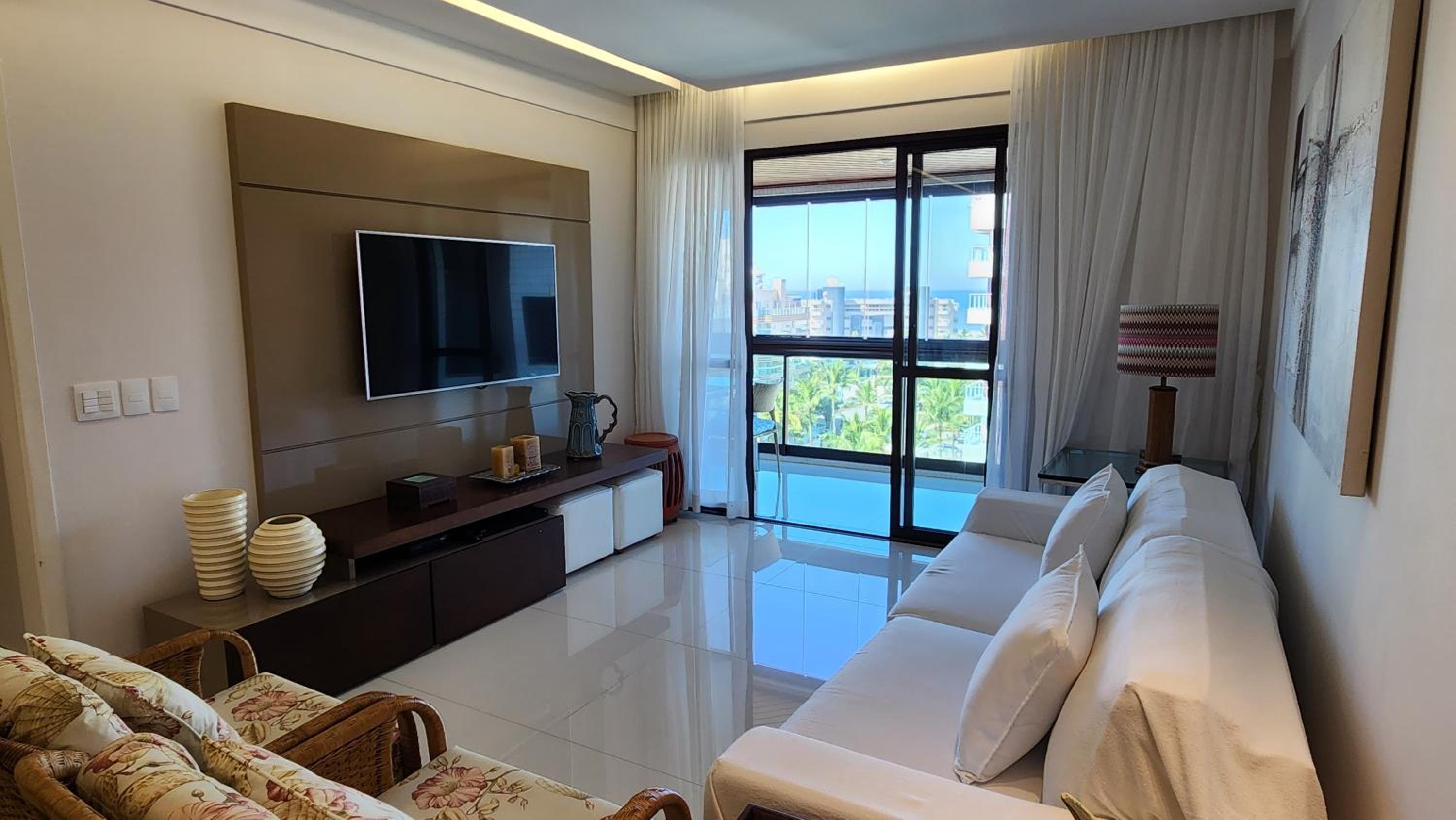 Apartamento de 3 Suítes Perto da Praia com Vista ao Mar na Riviera