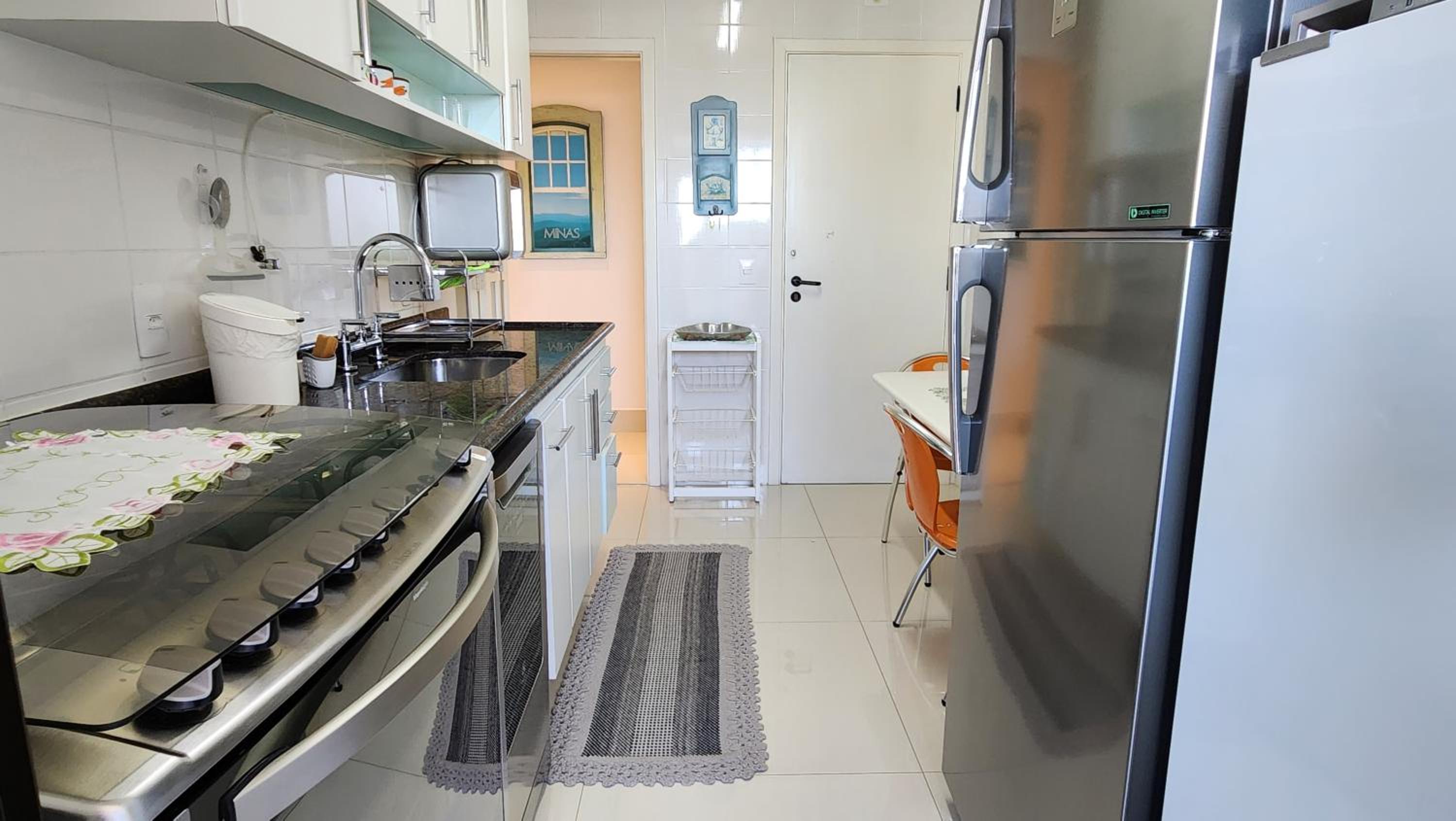 Apartamento de 3 Suítes Perto da Praia com Vista ao Mar na Riviera
