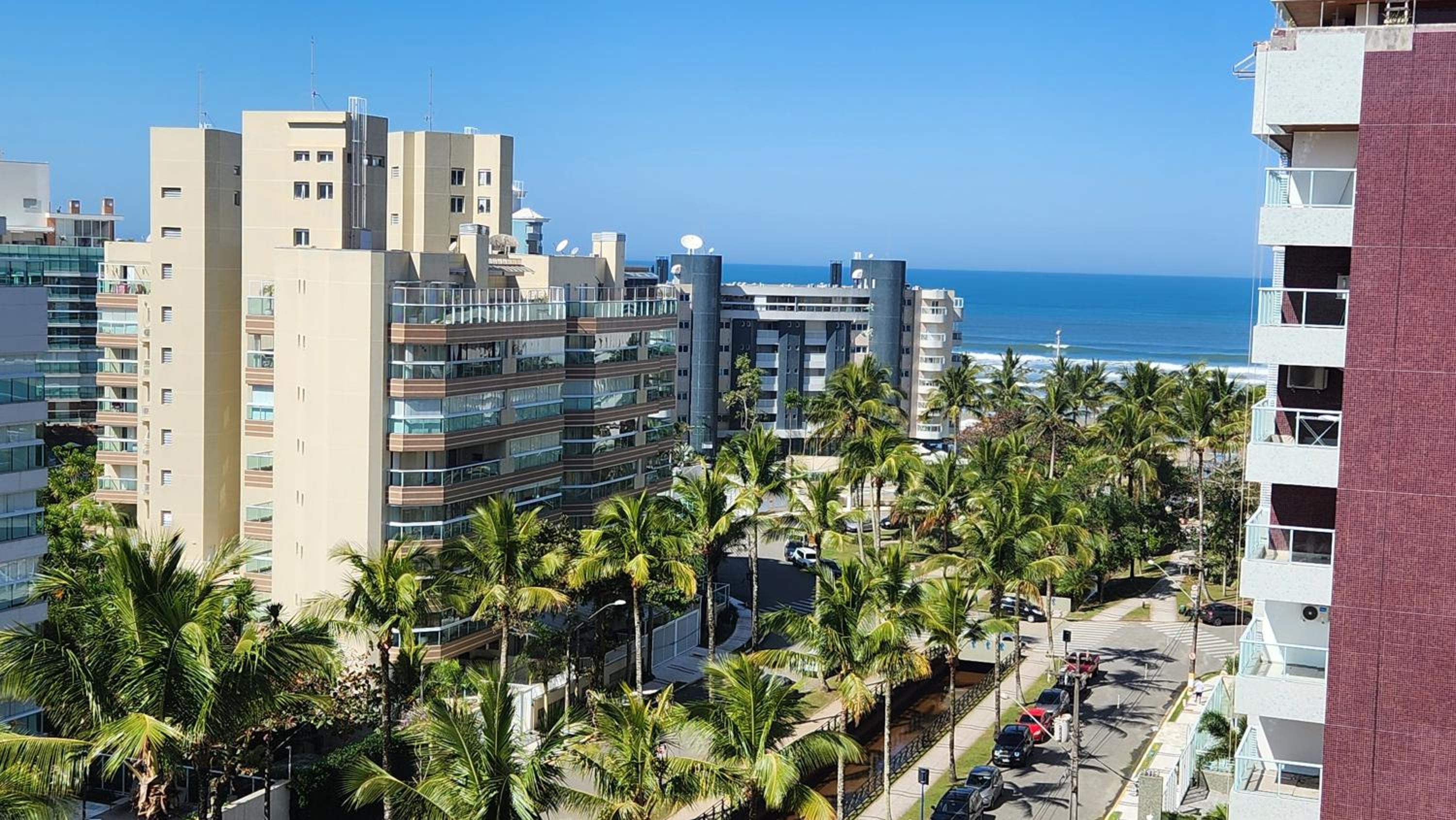 Apartamento de 3 Suítes Perto da Praia com Vista ao Mar na Riviera