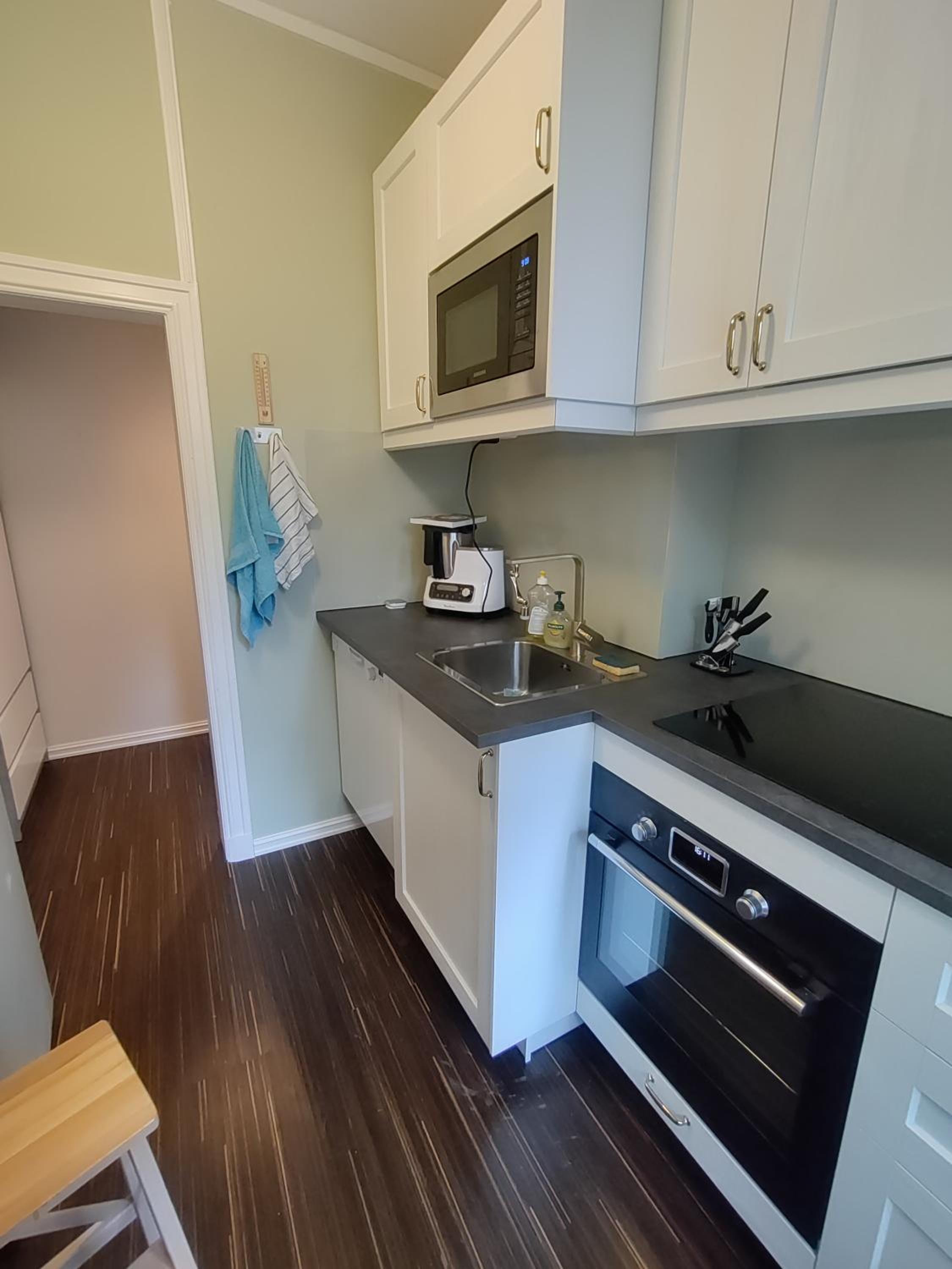 Entire 1-bedroom flat with courtyard in old town view 3