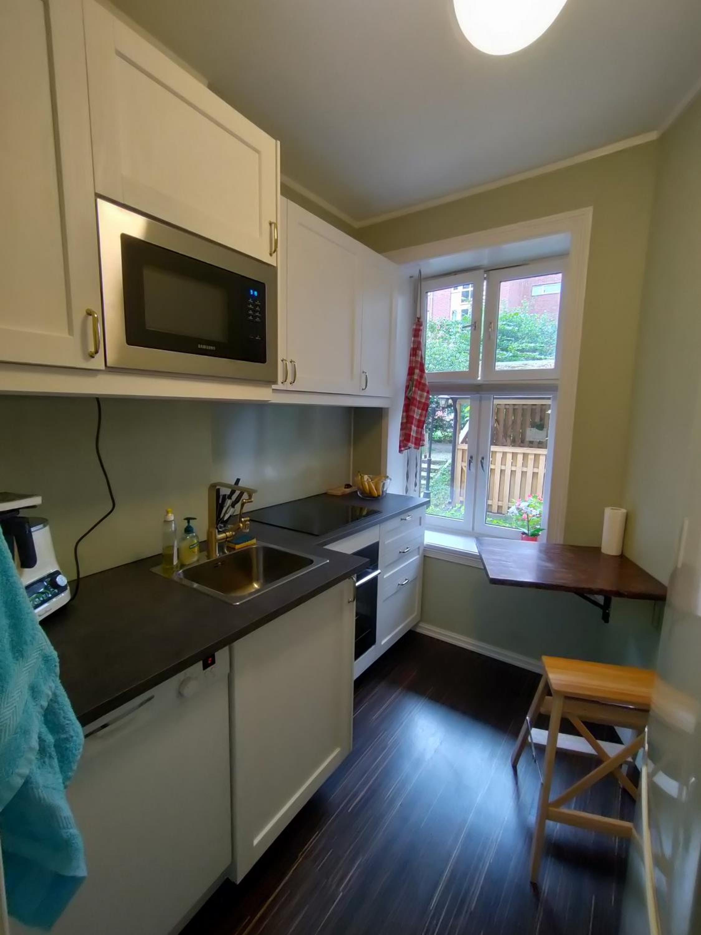 Entire 1-bedroom flat with courtyard in old town view 5