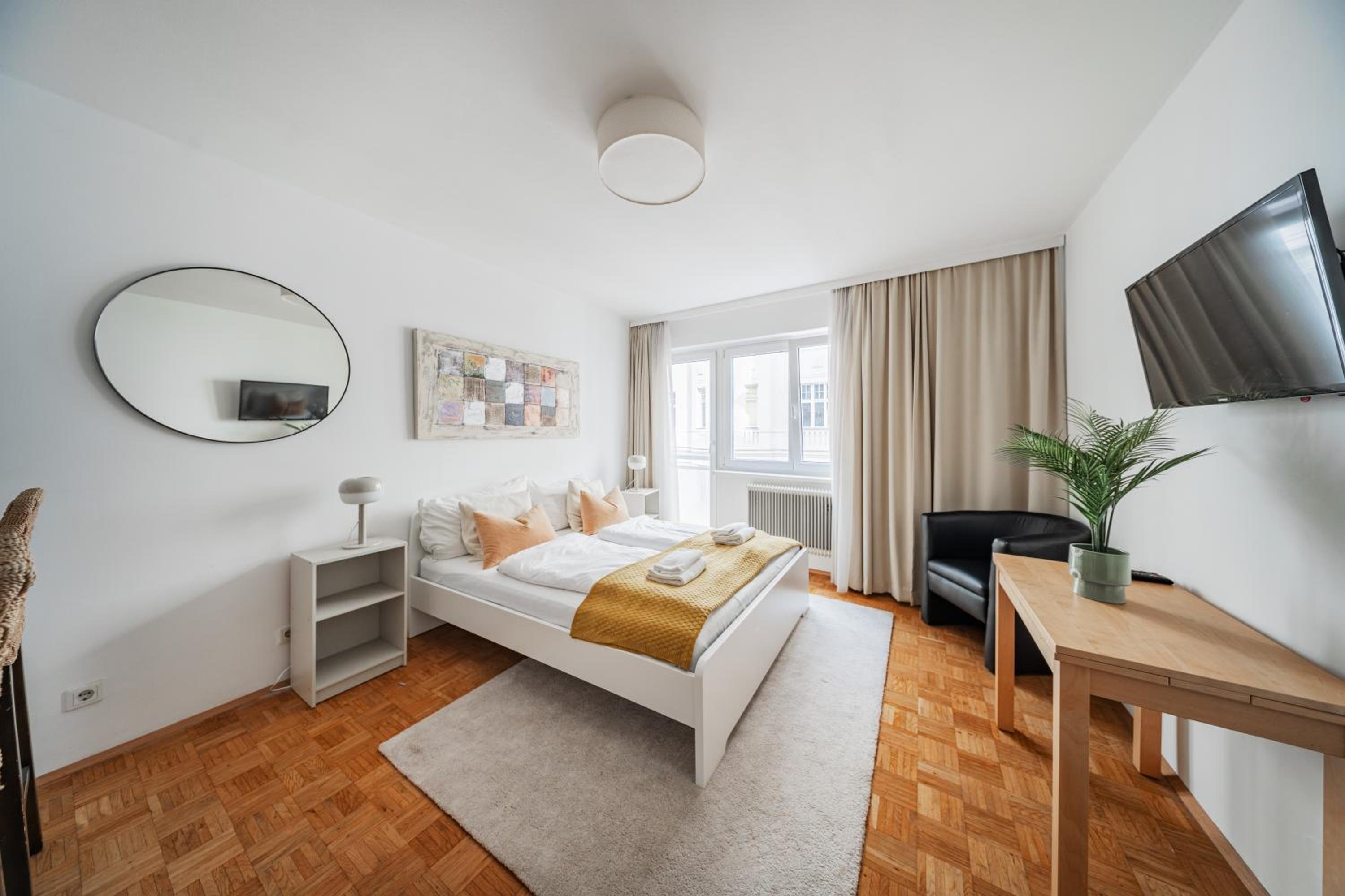 Studio next to Karlskirche