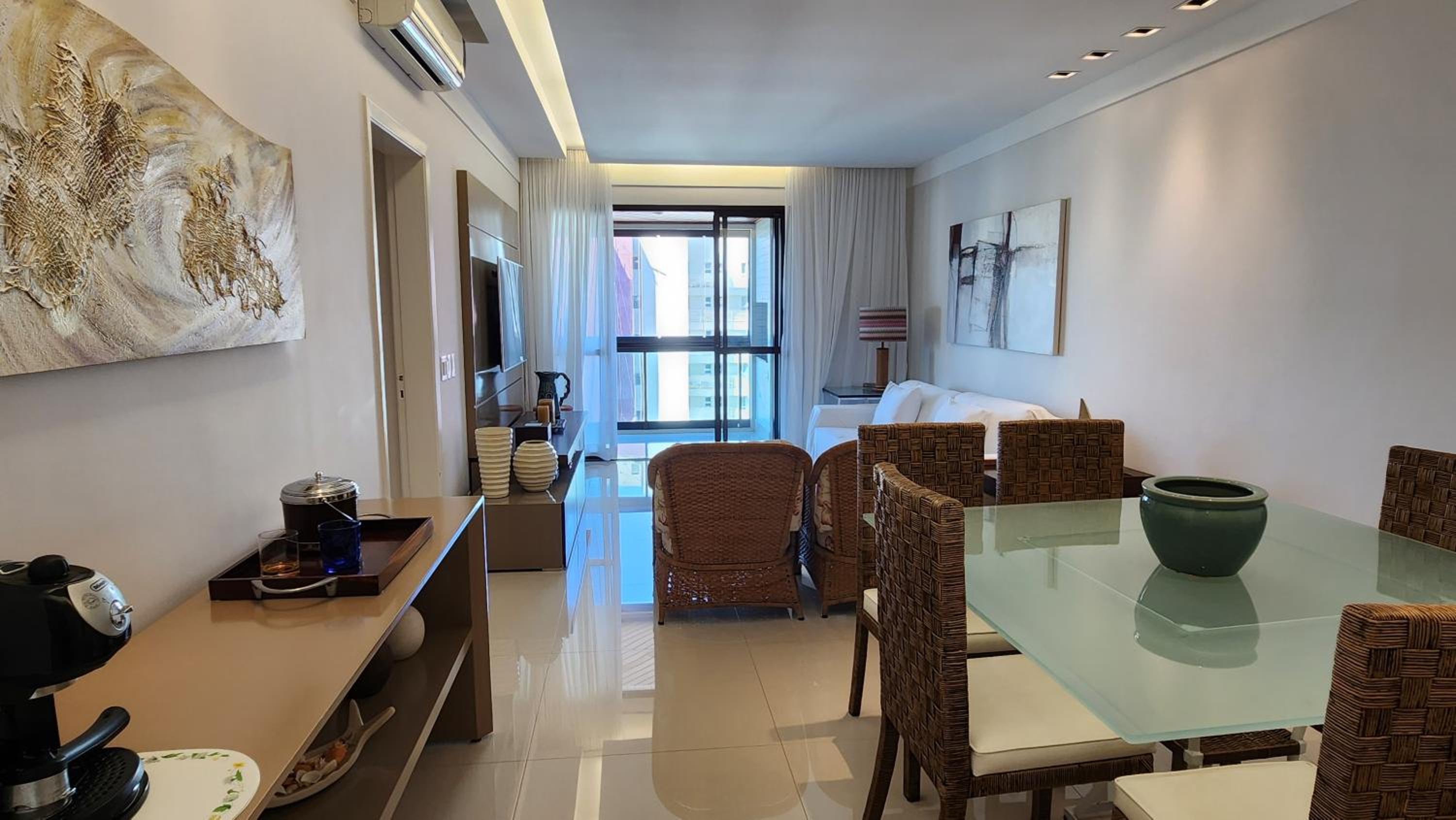 Apartamento de 3 Suítes Perto da Praia com Vista ao Mar na Riviera