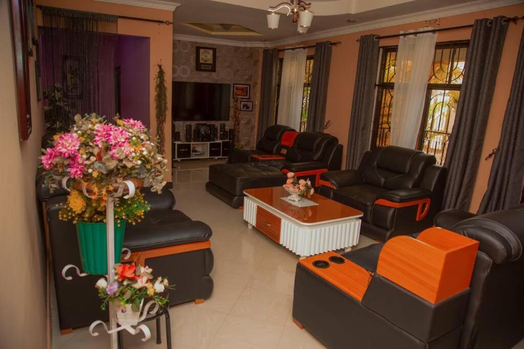 3 Bedroom Appartment with Beautiful view of Kilimanjaro Mountain view 3