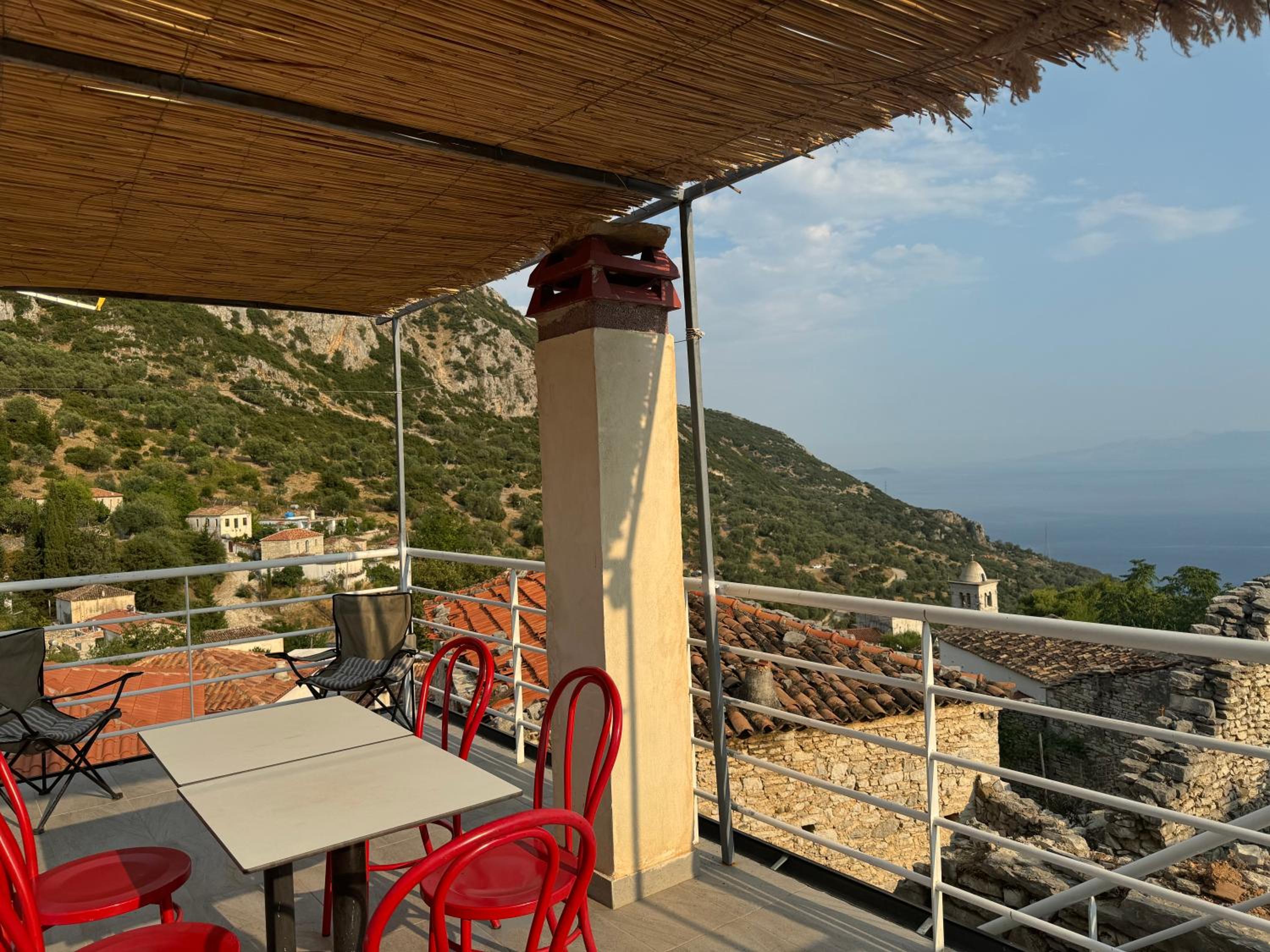 Vila, Upper Qeparo
