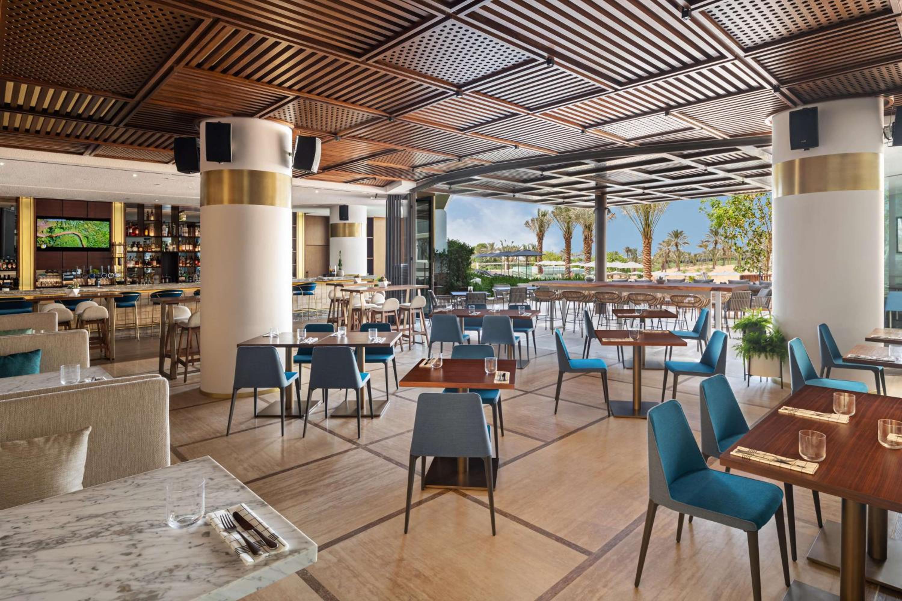JA Beach Hotel, Dubai