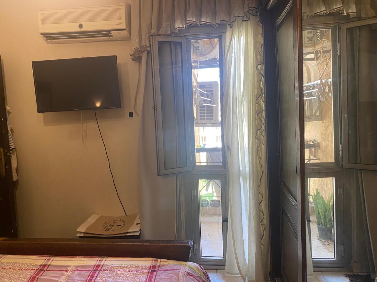 Females only Private bedroom stay with me Rehab city