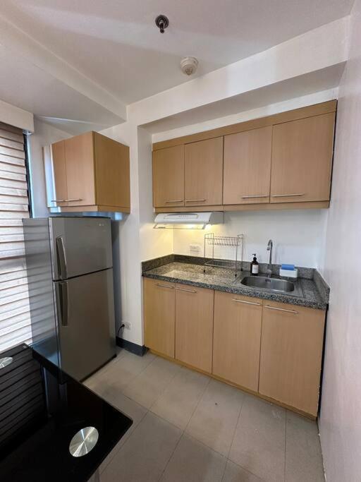 1br BSA Twin Towers with pool access Netflix across SM Megamall