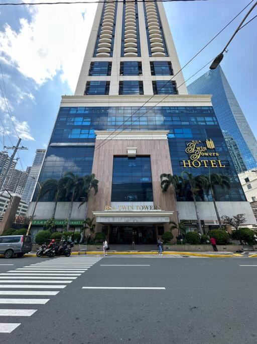 1br BSA Twin Towers with pool access Netflix across SM Megamall