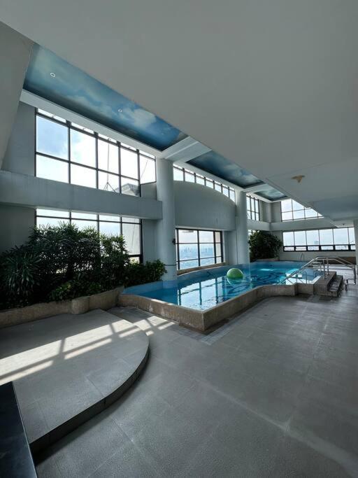 1br BSA Twin Towers with pool access Netflix across SM Megamall