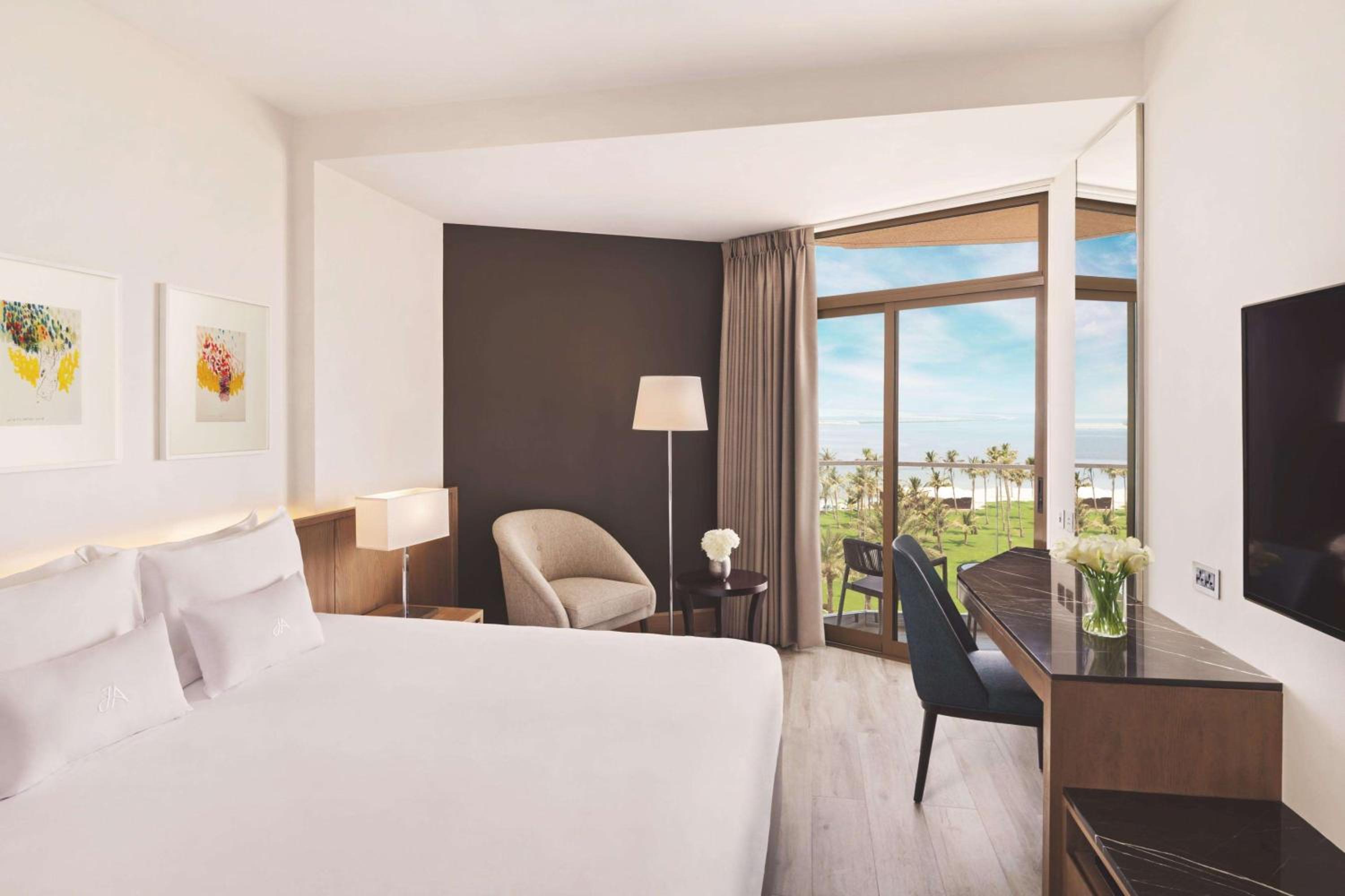JA Beach Hotel, Dubai