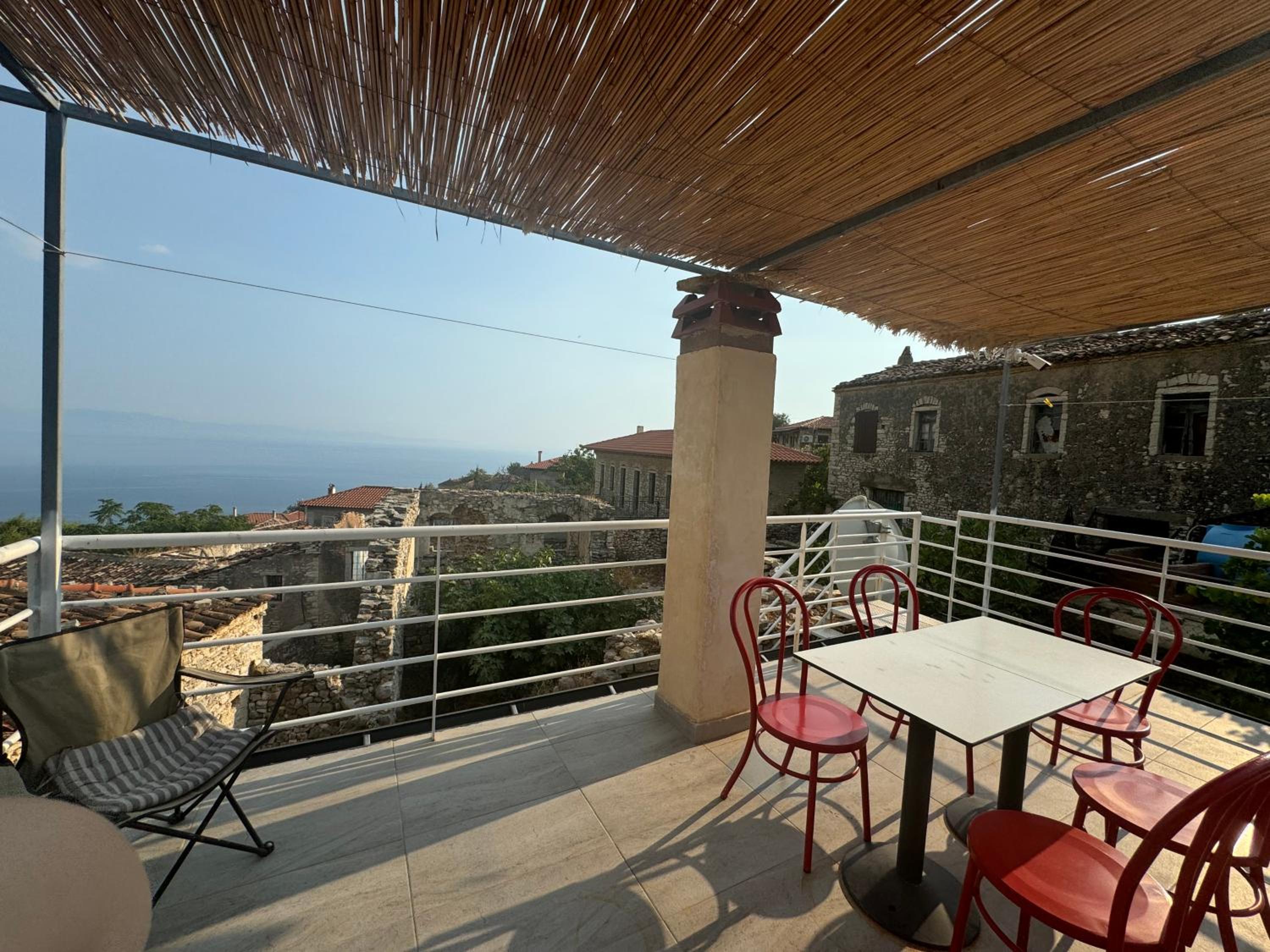 Vila, Upper Qeparo
