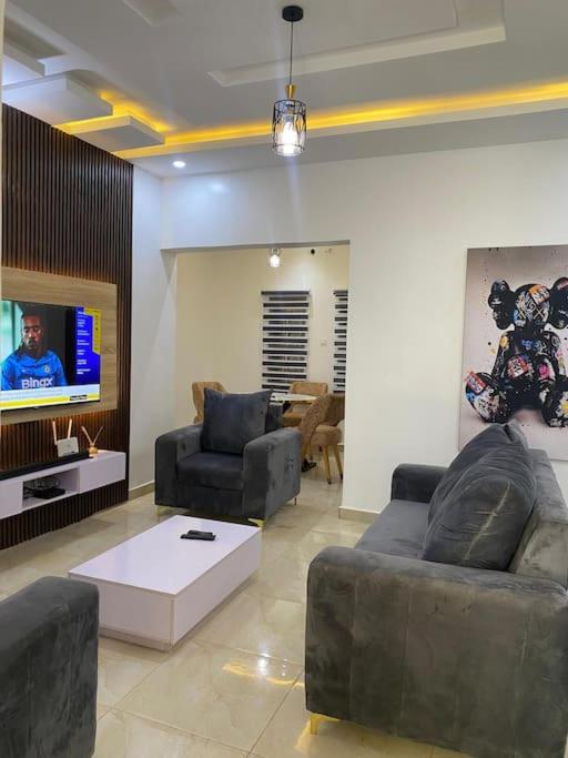 Tastefully furnished 2 bedroom view 5