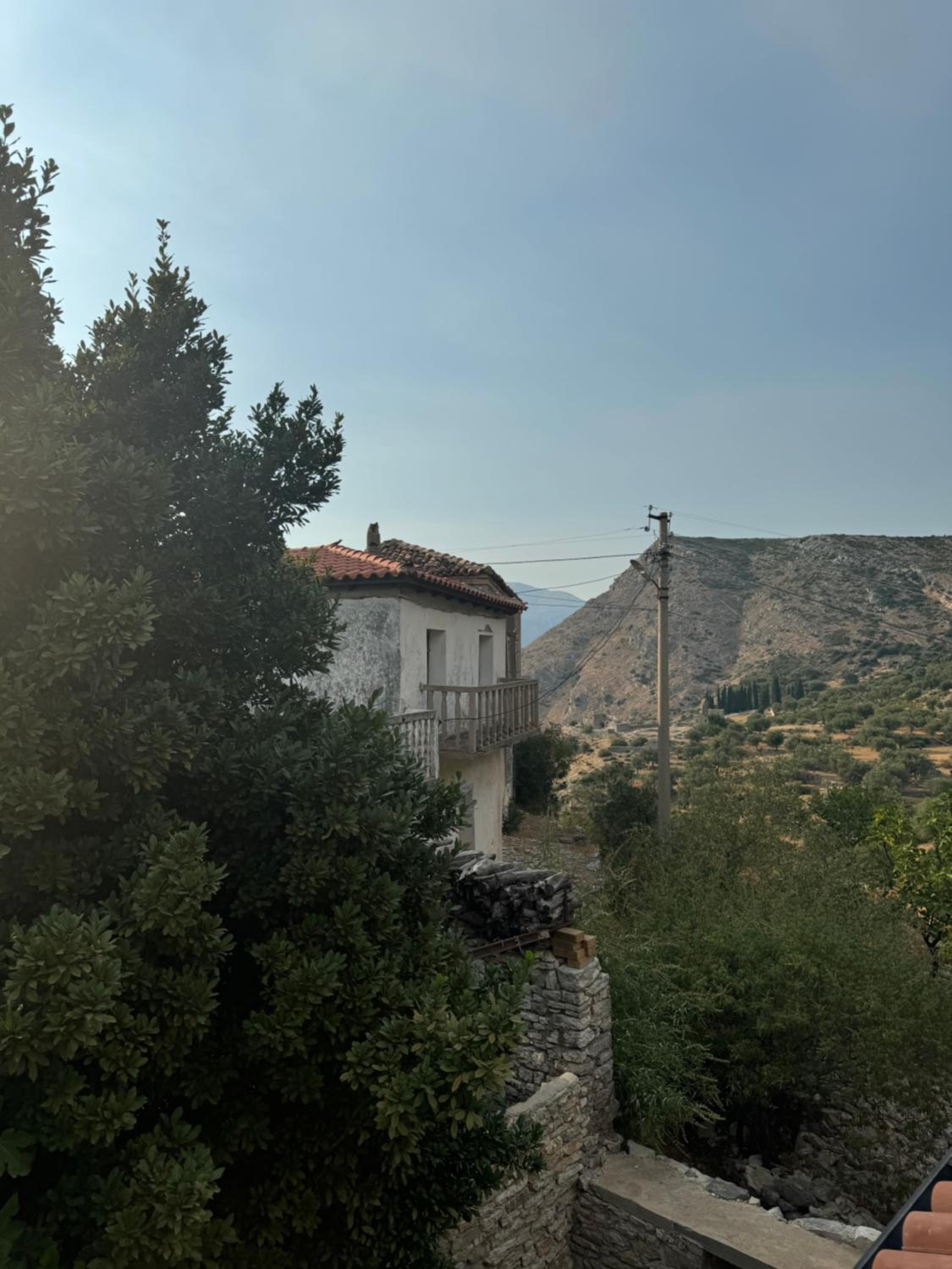 Vila, Upper Qeparo