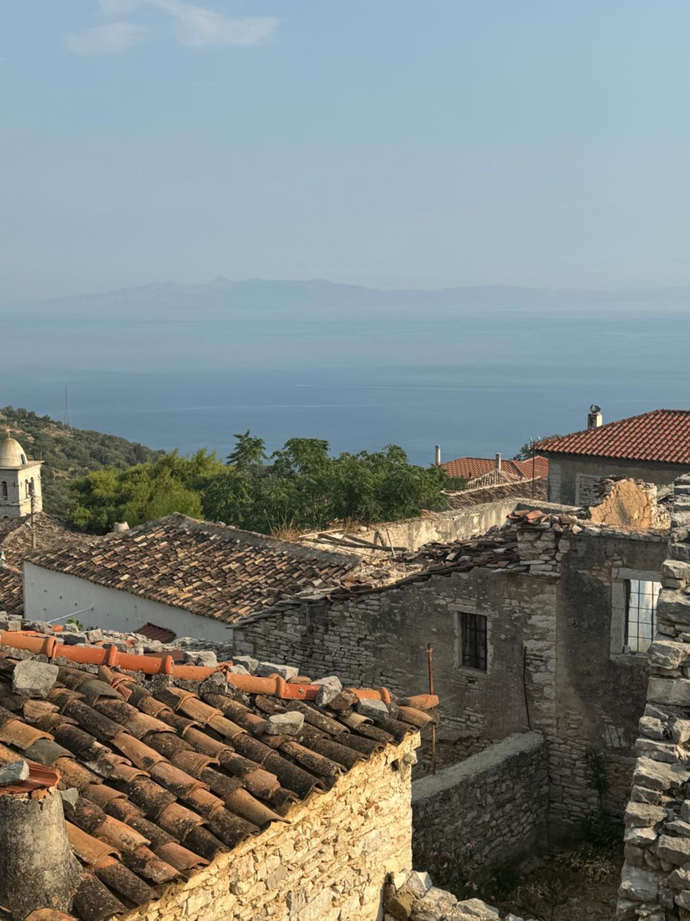 Vila, Upper Qeparo