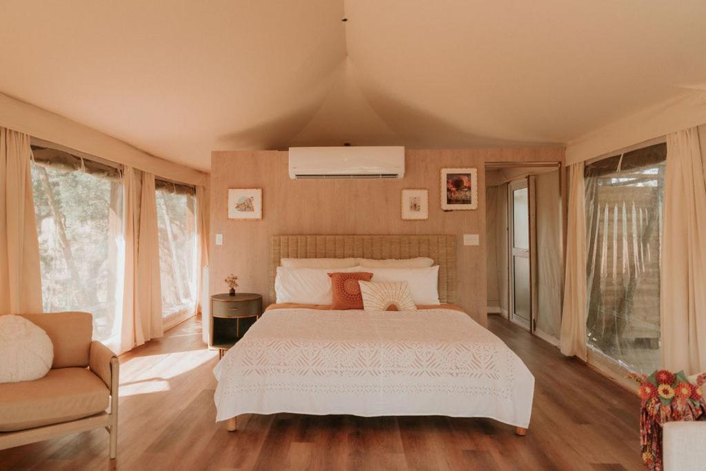Flint and Flowers - Property Image 103