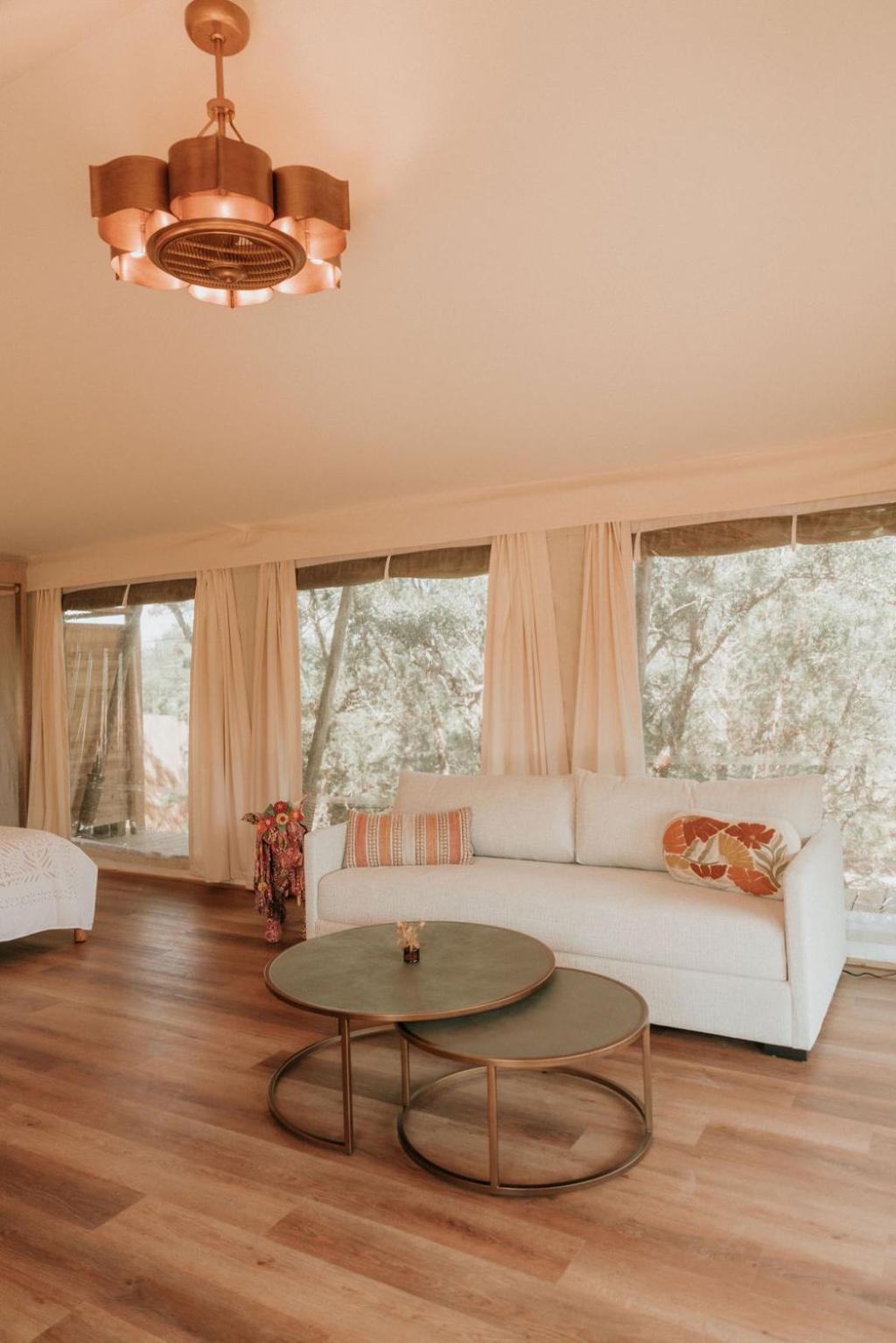 Flint and Flowers - Property Image 105