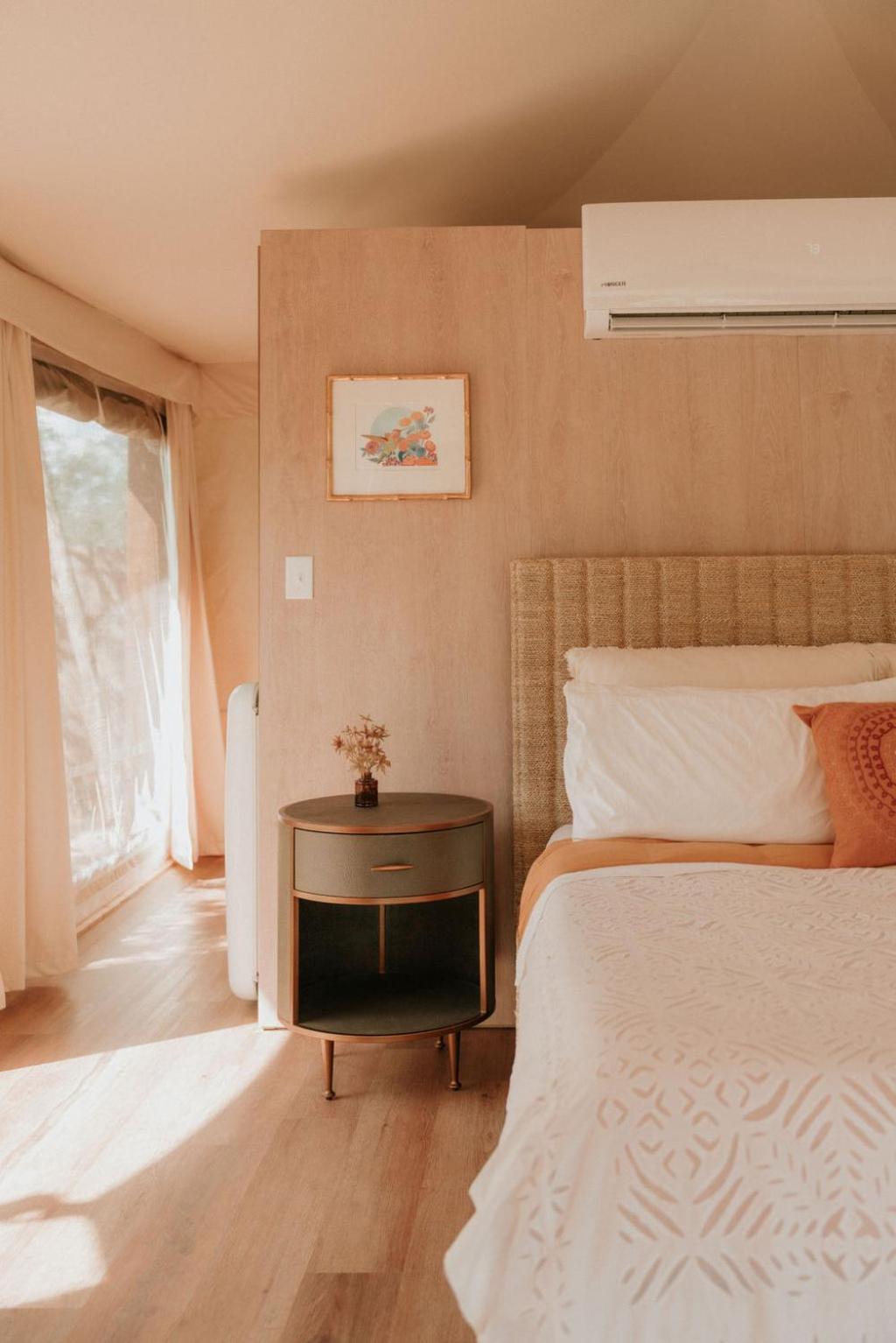 Flint and Flowers - Property Image 108