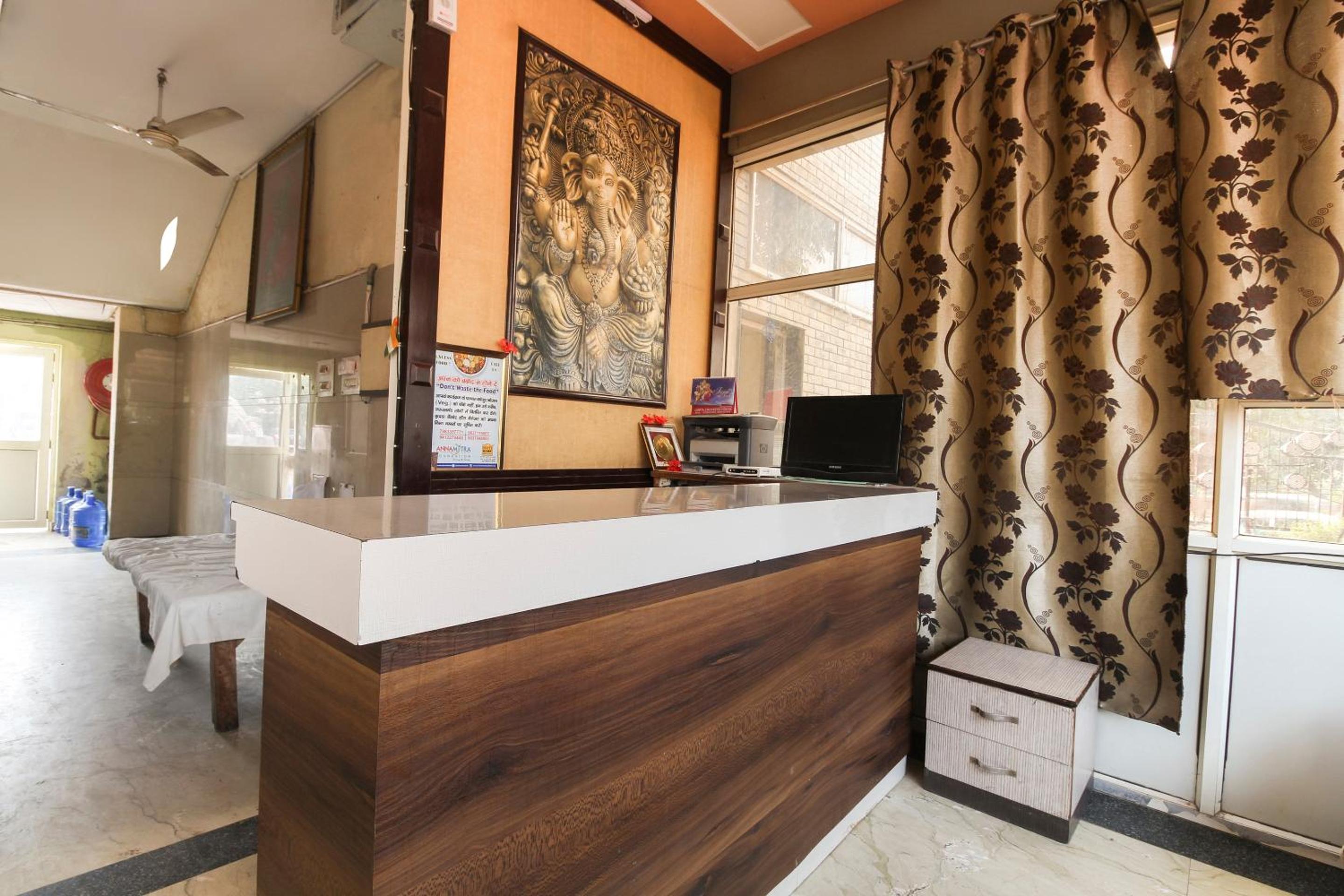 Lobby & Reception