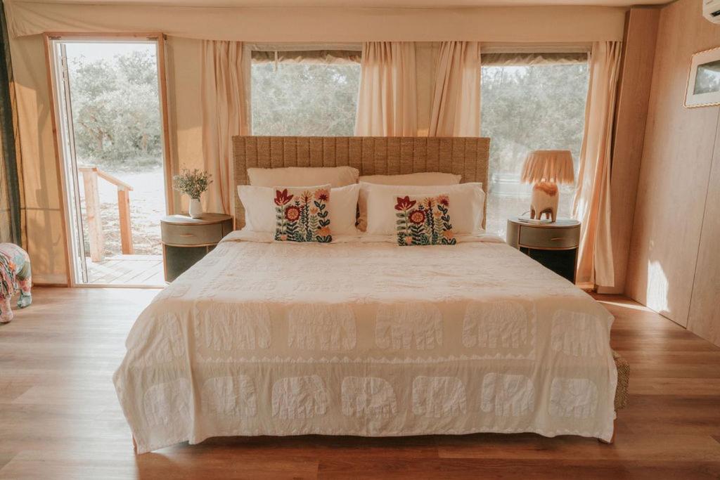 Flint and Flowers - Property Image 52