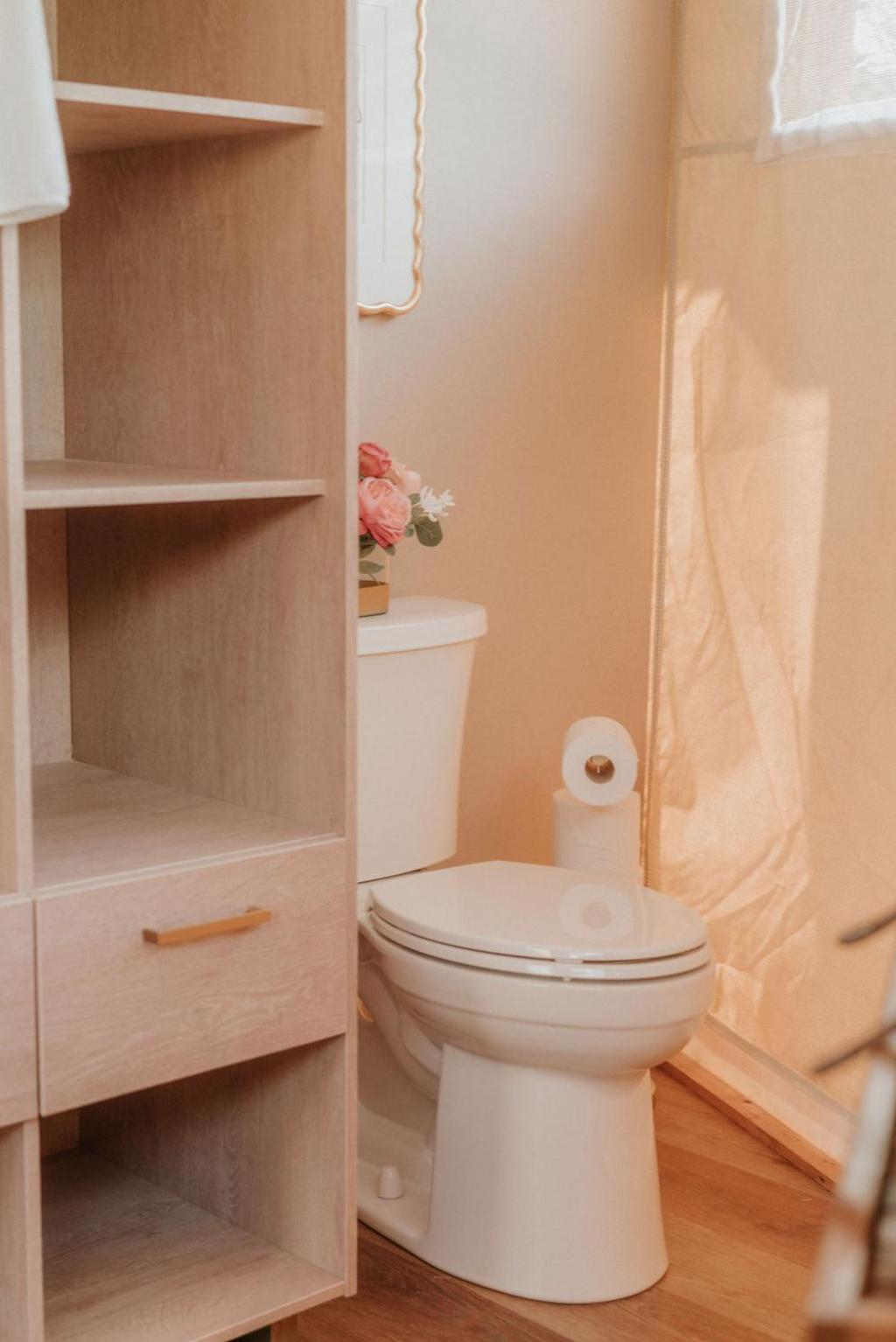 Flint and Flowers - Property Image 65