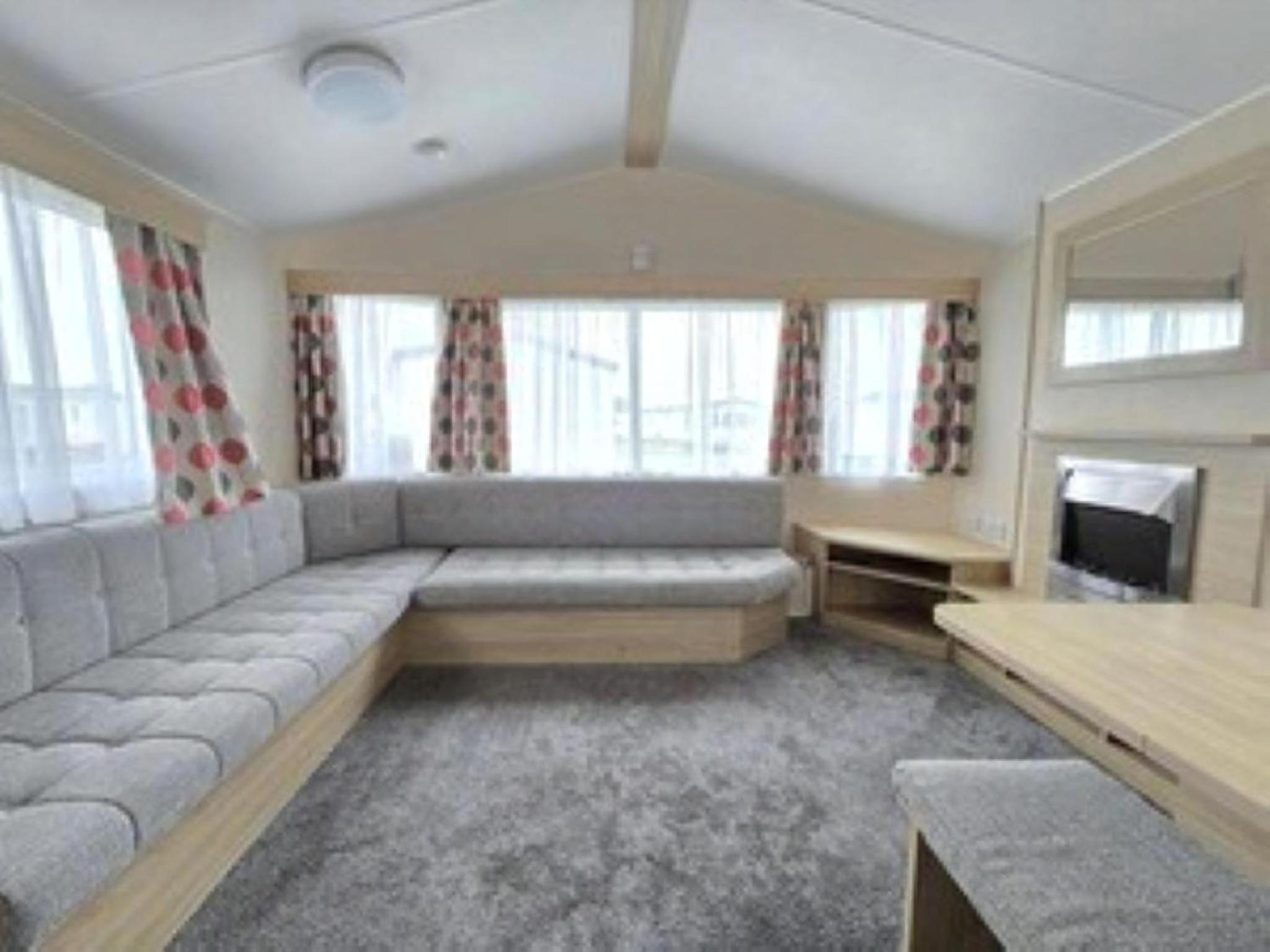Homely 4 Berth Caravan For Hire In Lincolnshire At Sunnydale, Ref 35122S view 5