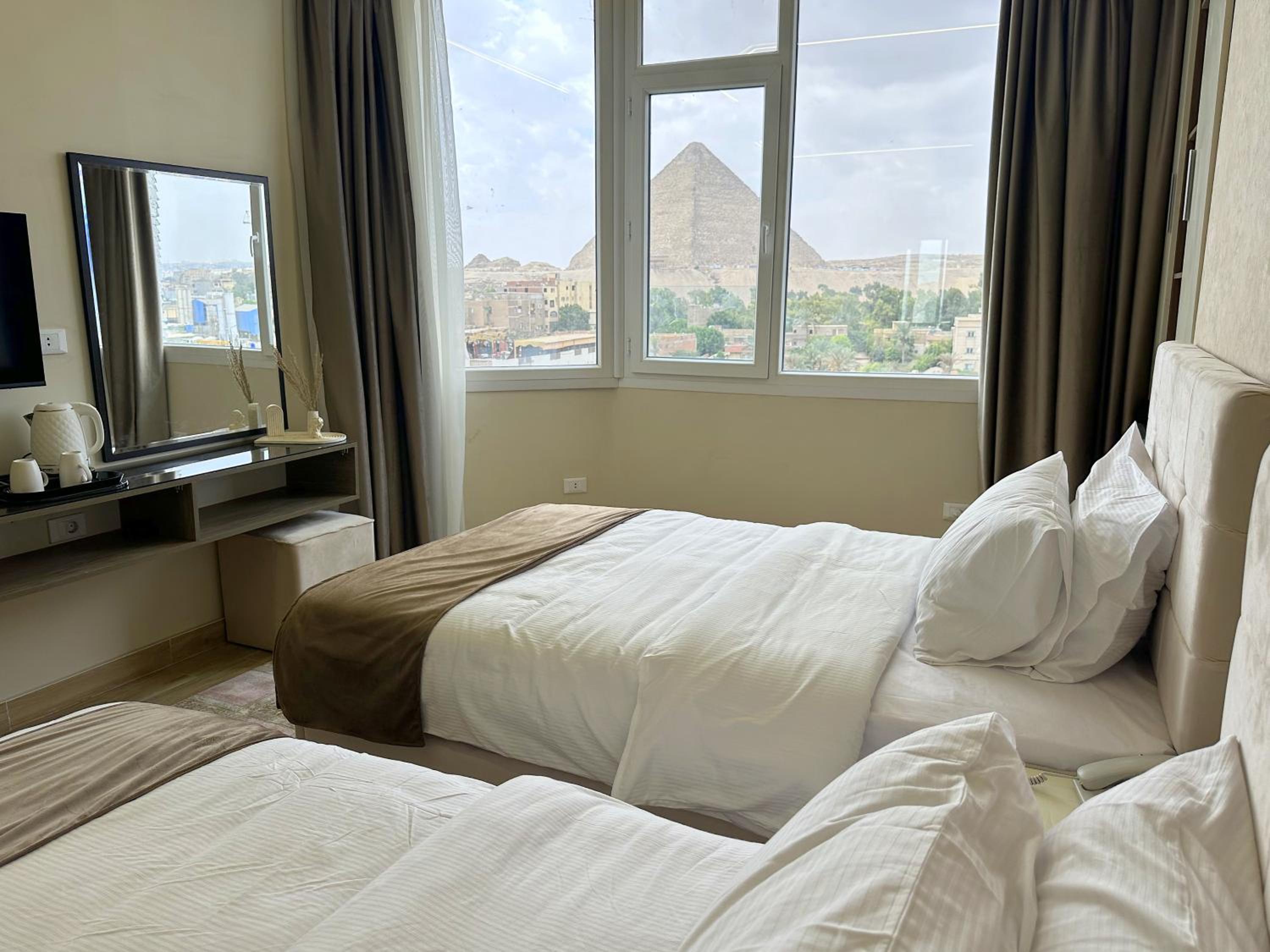 Pyramids Wonders Hotel