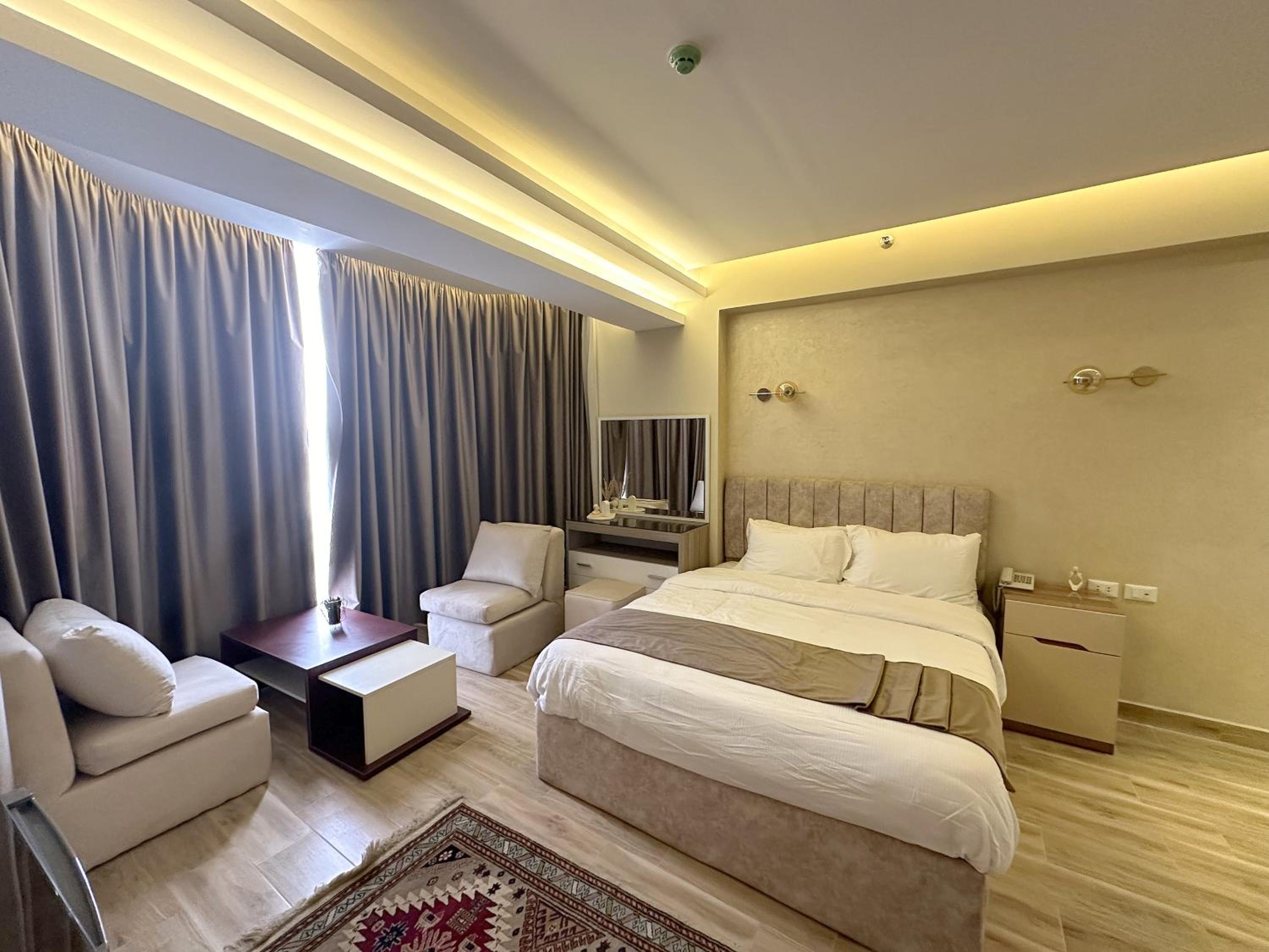 Pyramids Wonders Hotel