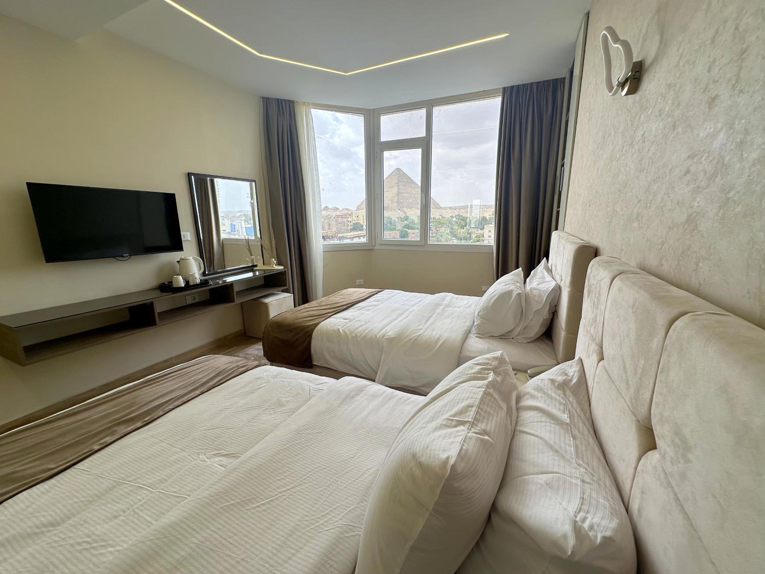 Pyramids Wonders Hotel