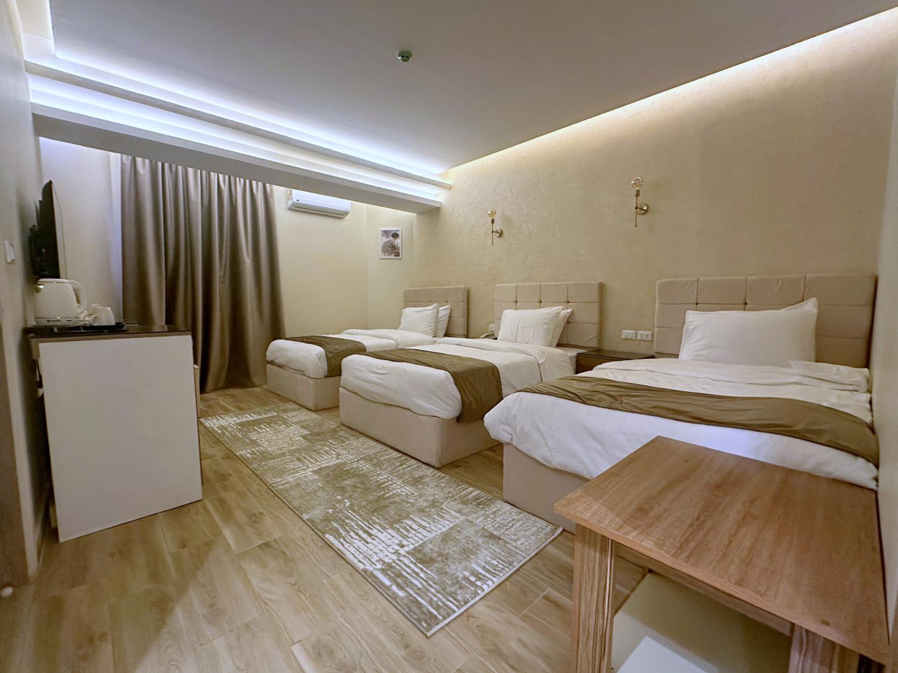 Pyramids Wonders Hotel