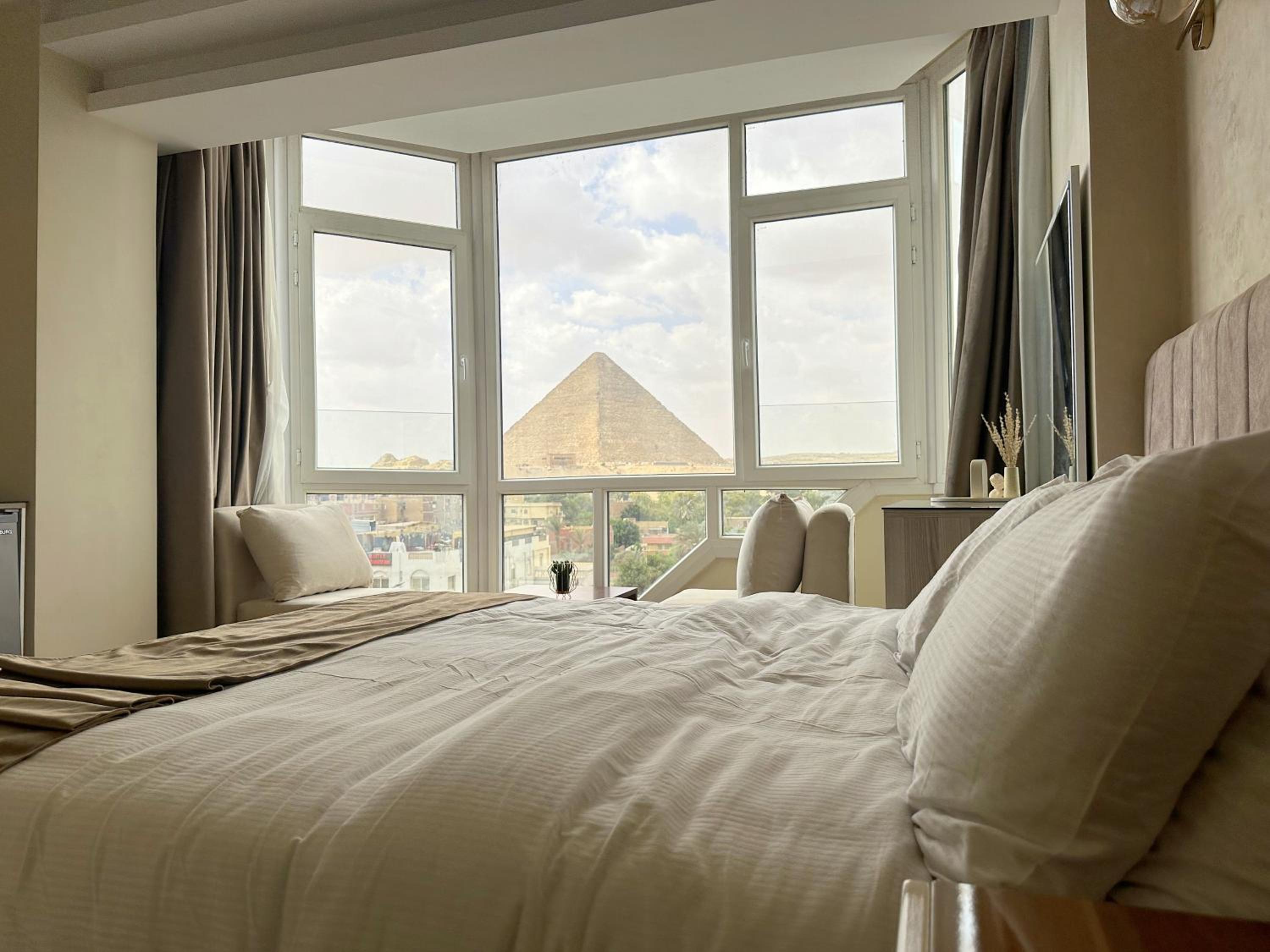 Pyramids Wonders Hotel
