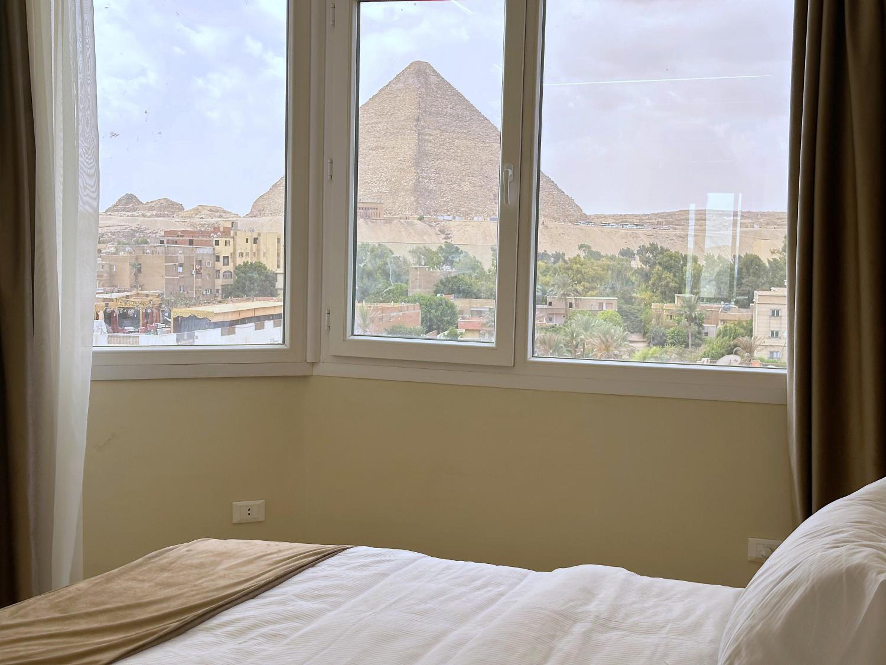 Pyramids Wonders Hotel
