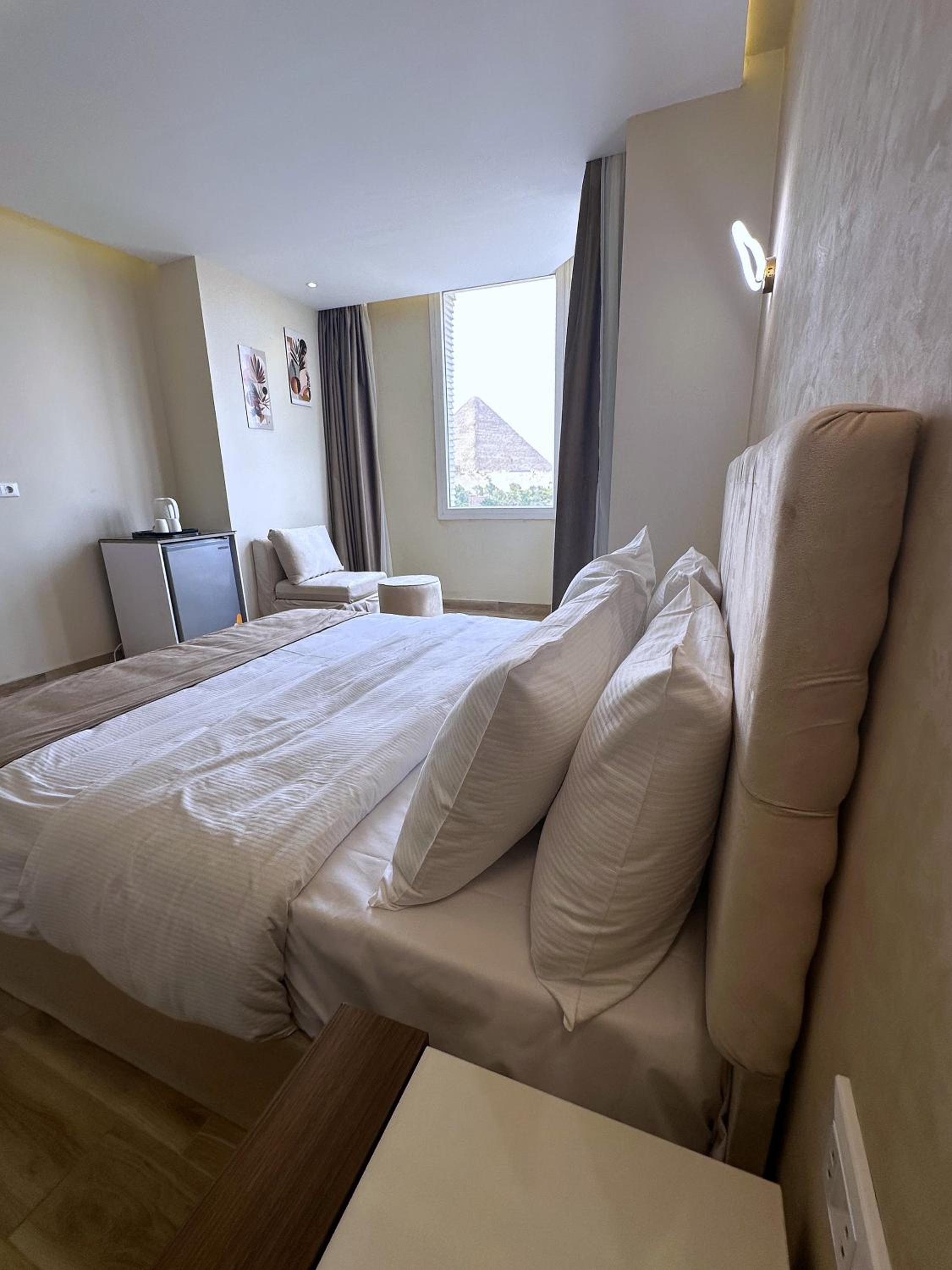 Pyramids Wonders Hotel