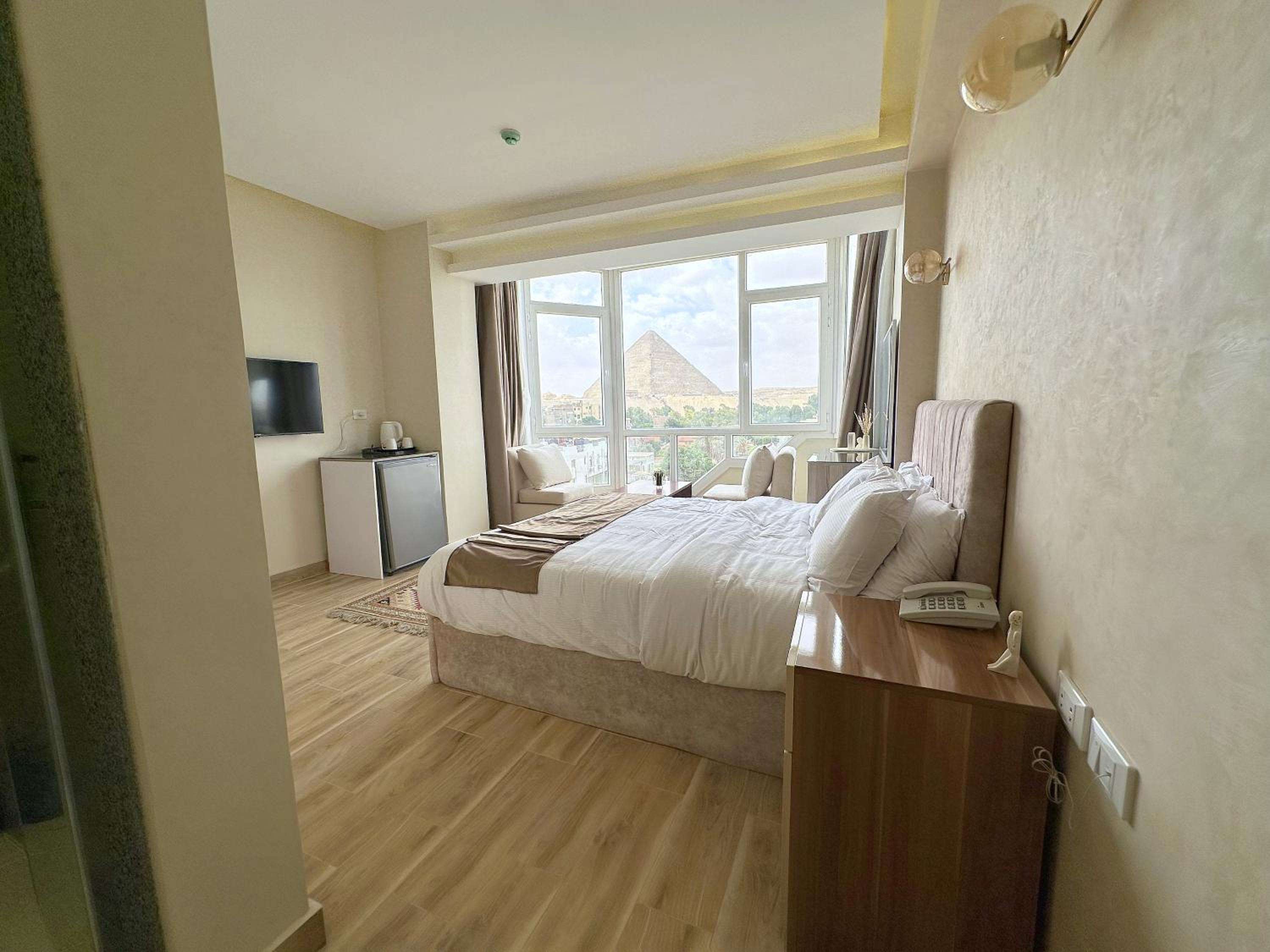 Pyramids Wonders Hotel