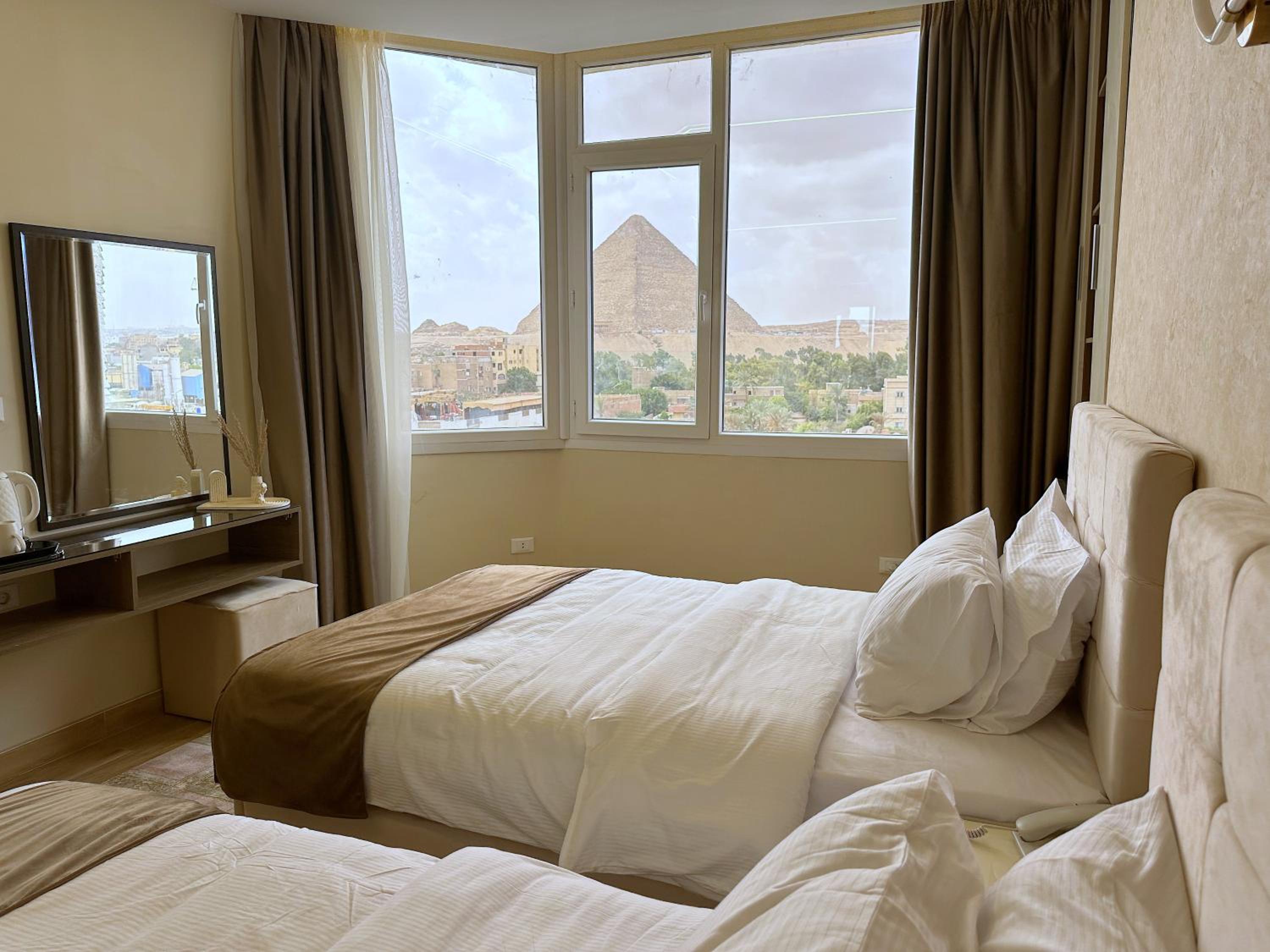 Pyramids Wonders Hotel