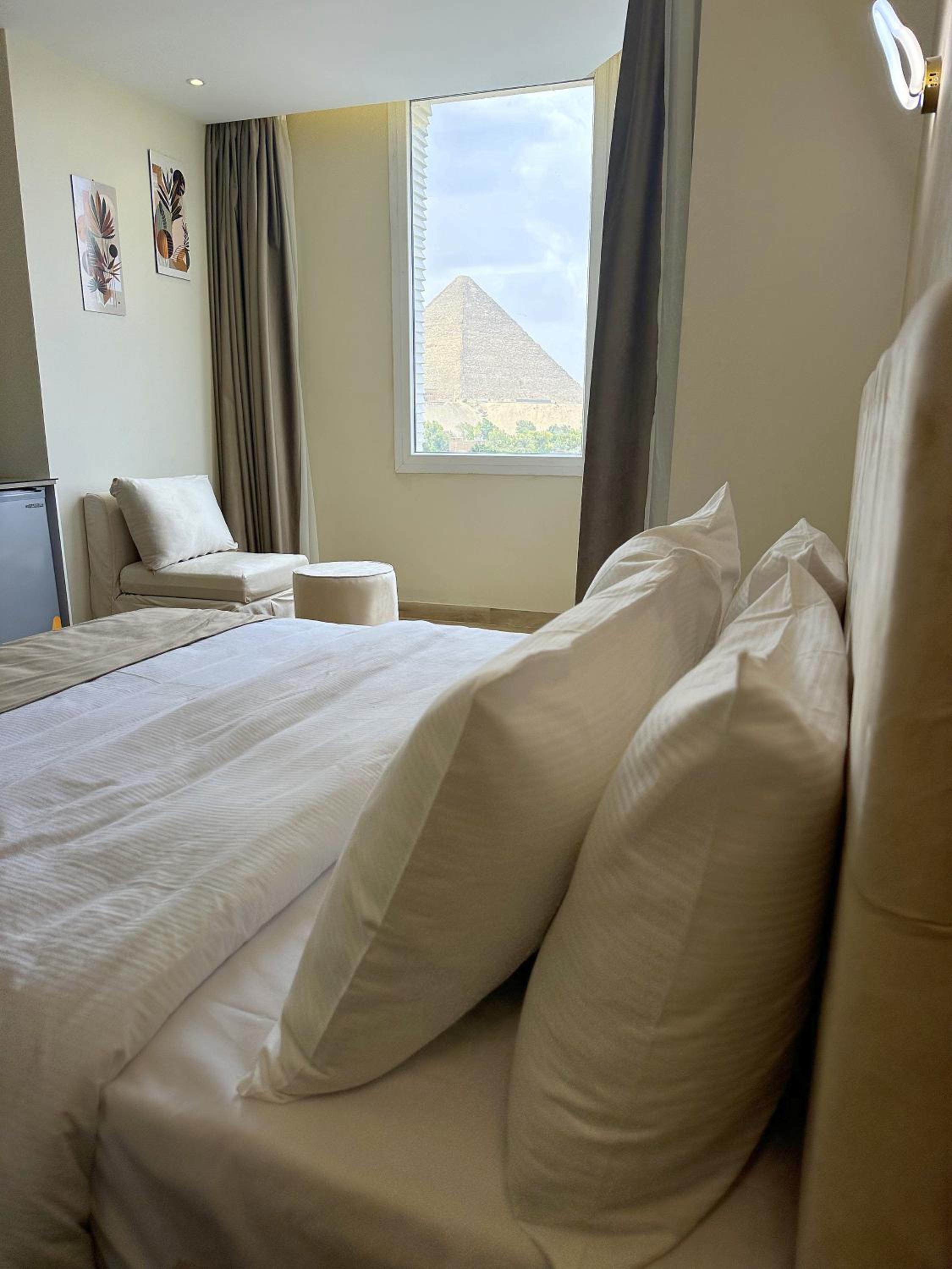 Pyramids Wonders Hotel