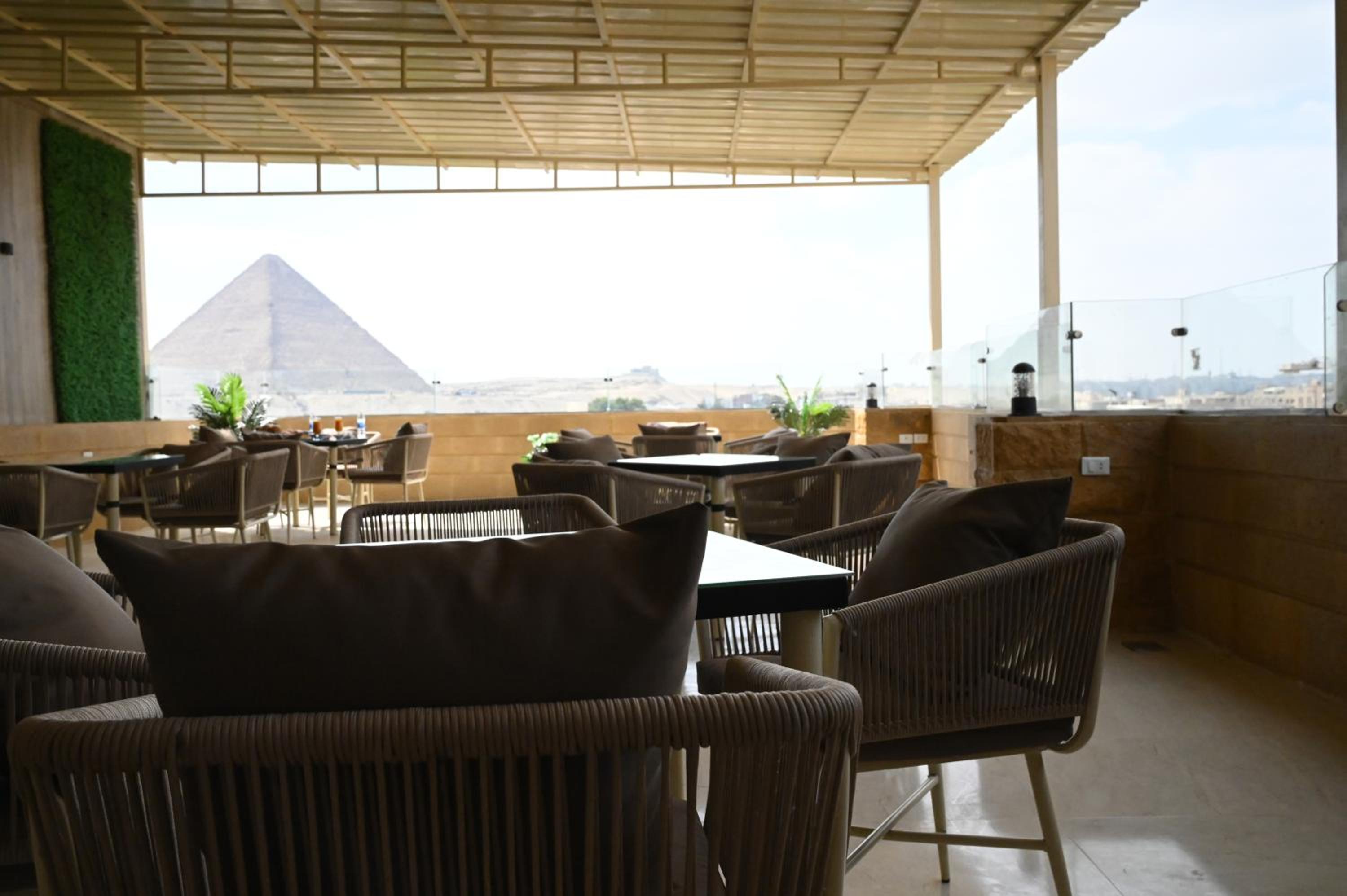 Pyramids Wonders Hotel