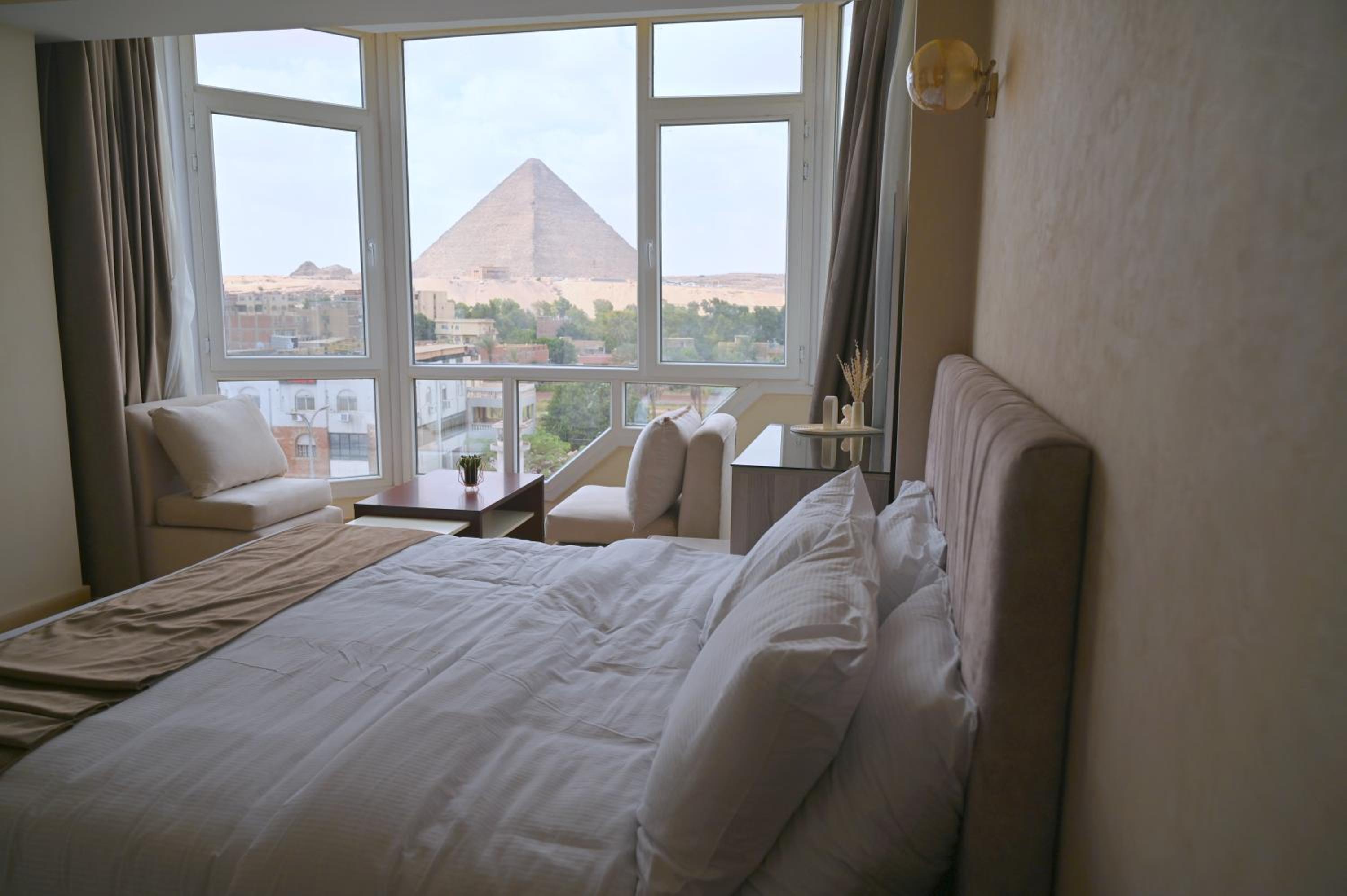 Pyramids Wonders Hotel