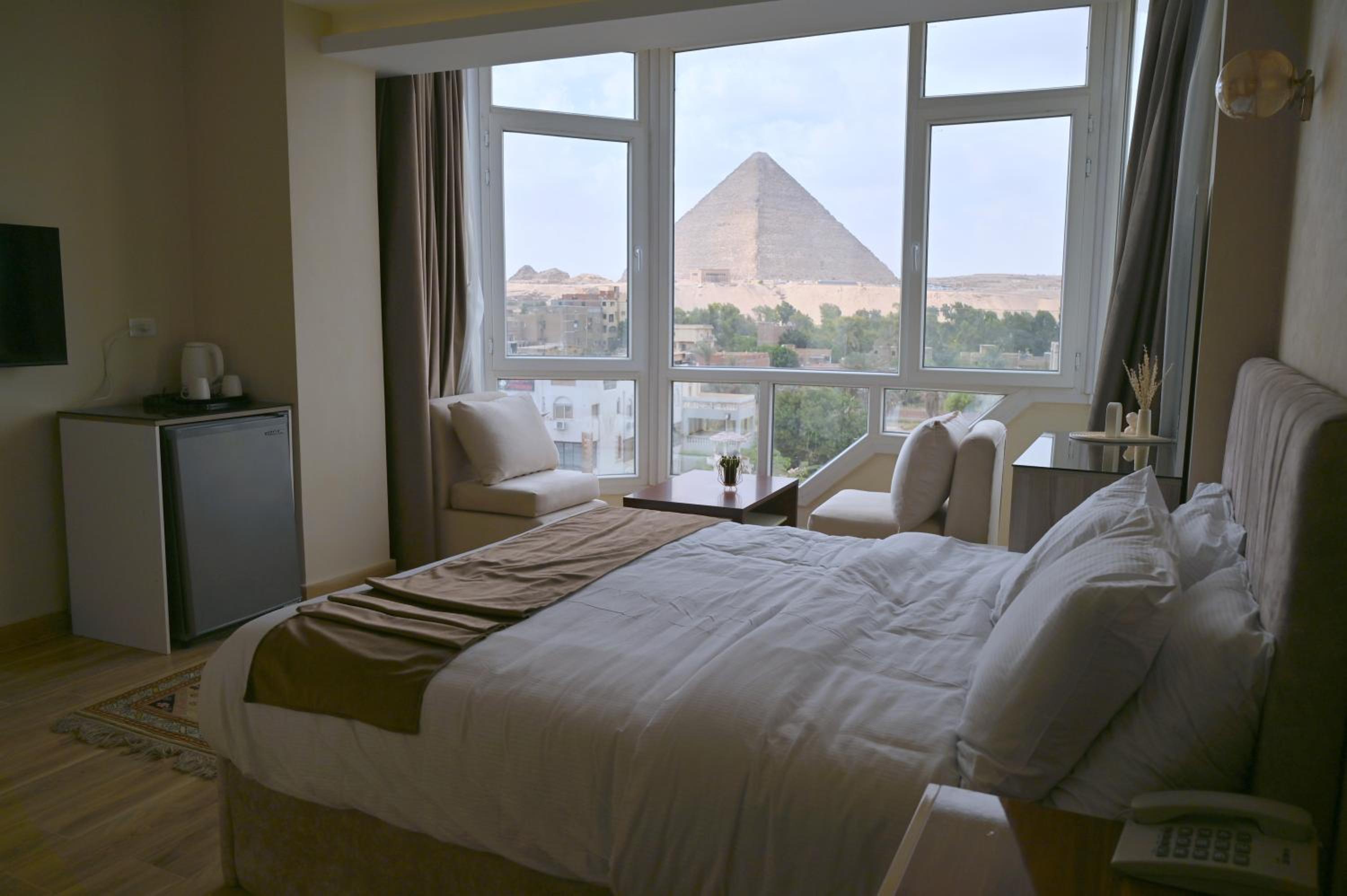 Pyramids Wonders Hotel