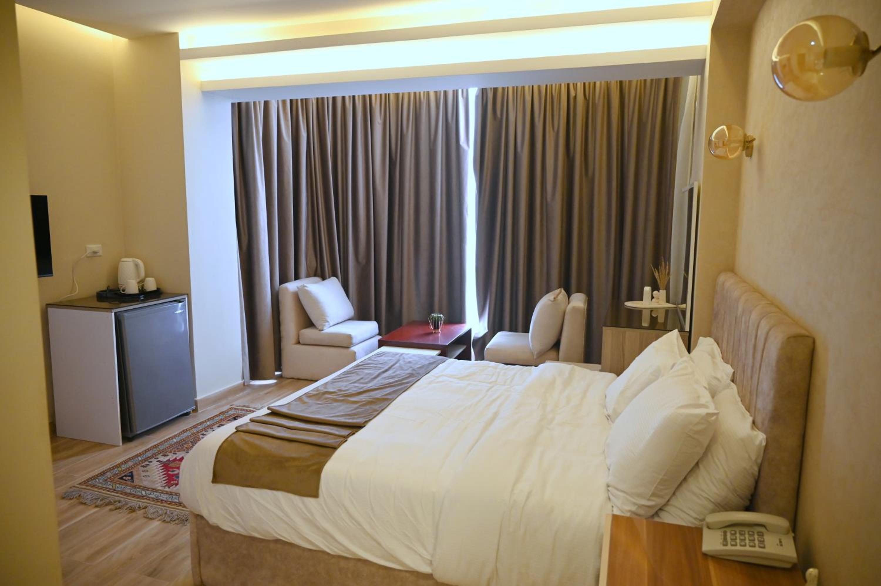 Pyramids Wonders Hotel