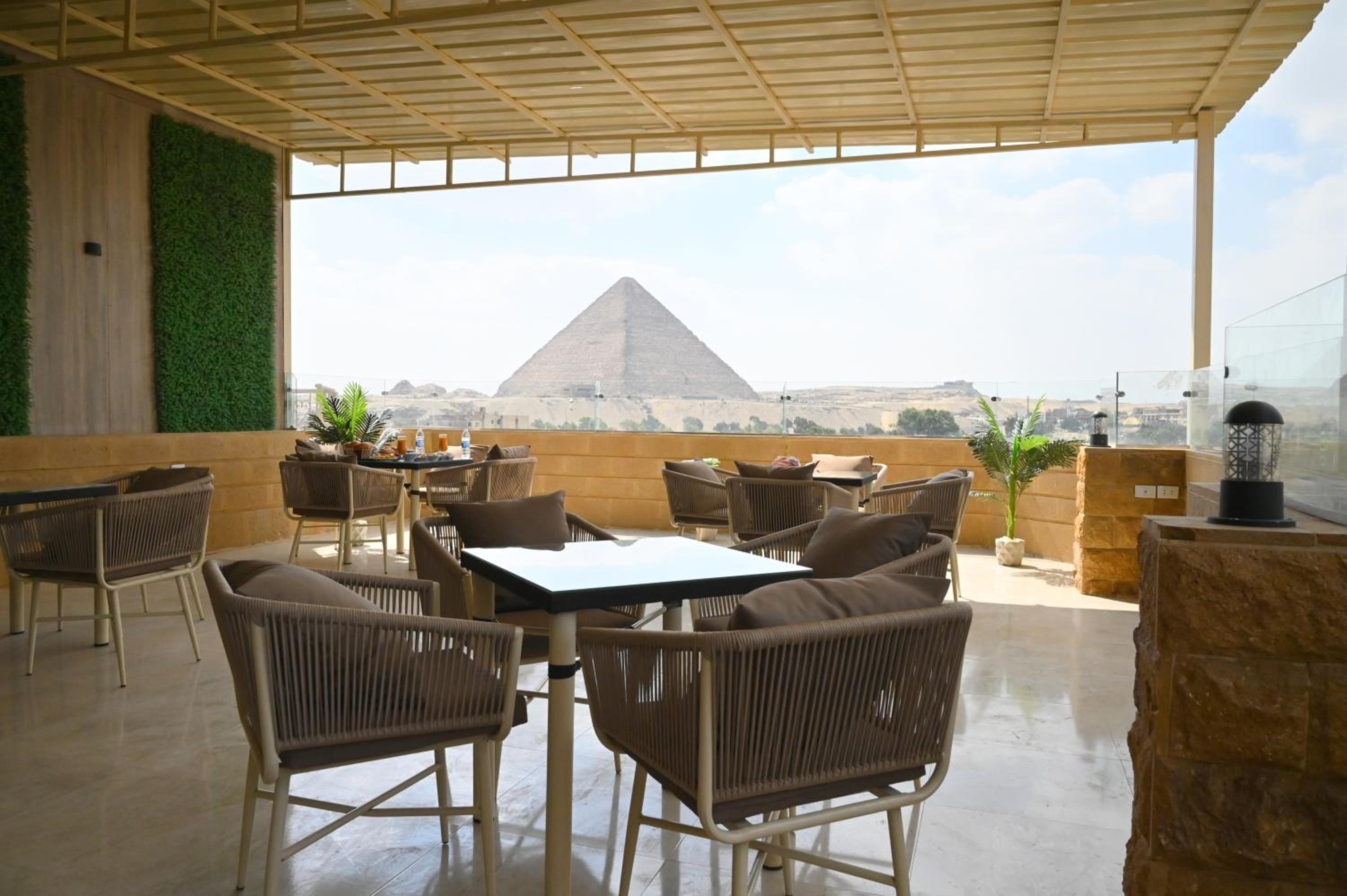 Pyramids Wonders Hotel