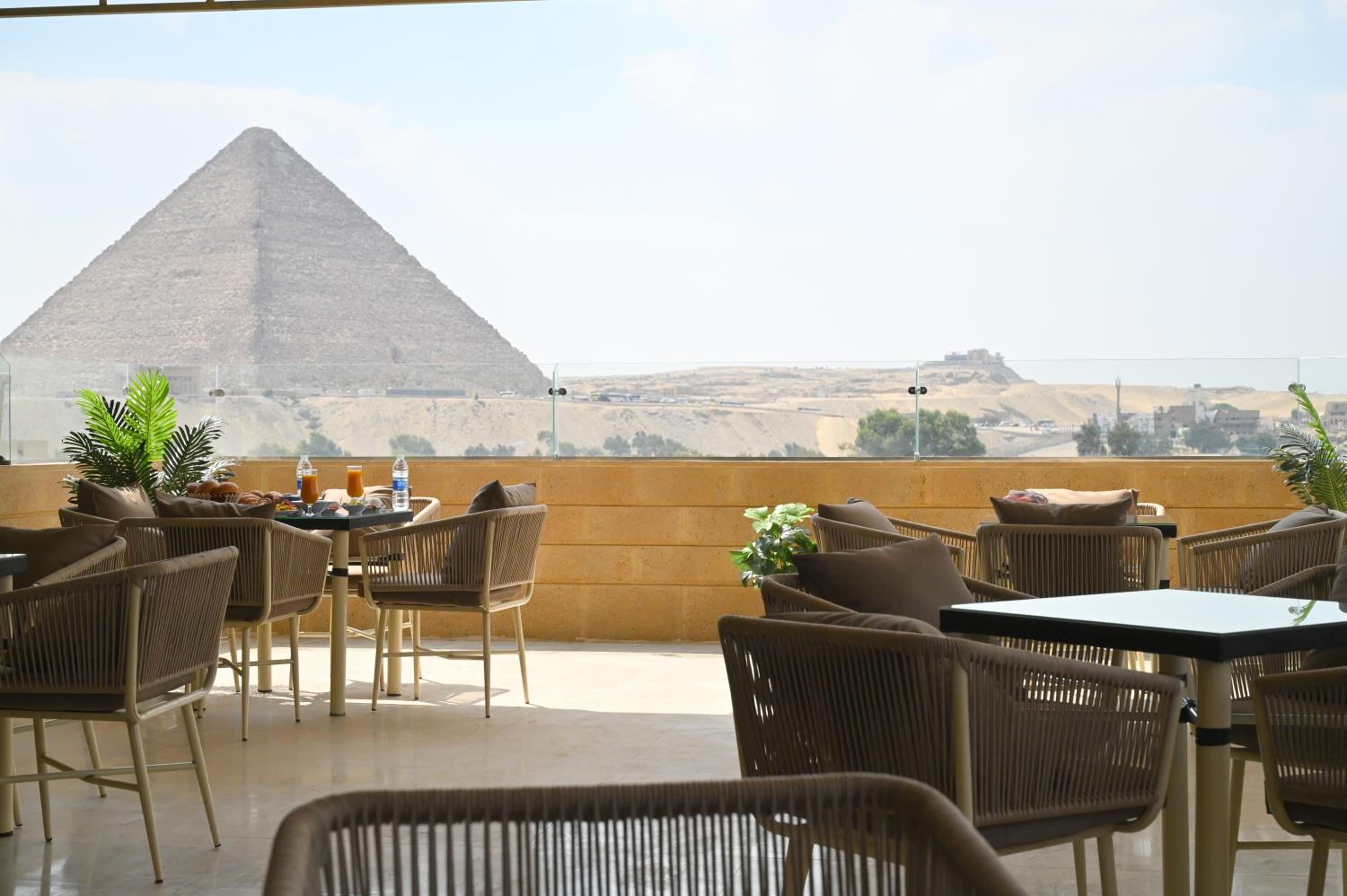 Pyramids Wonders Hotel