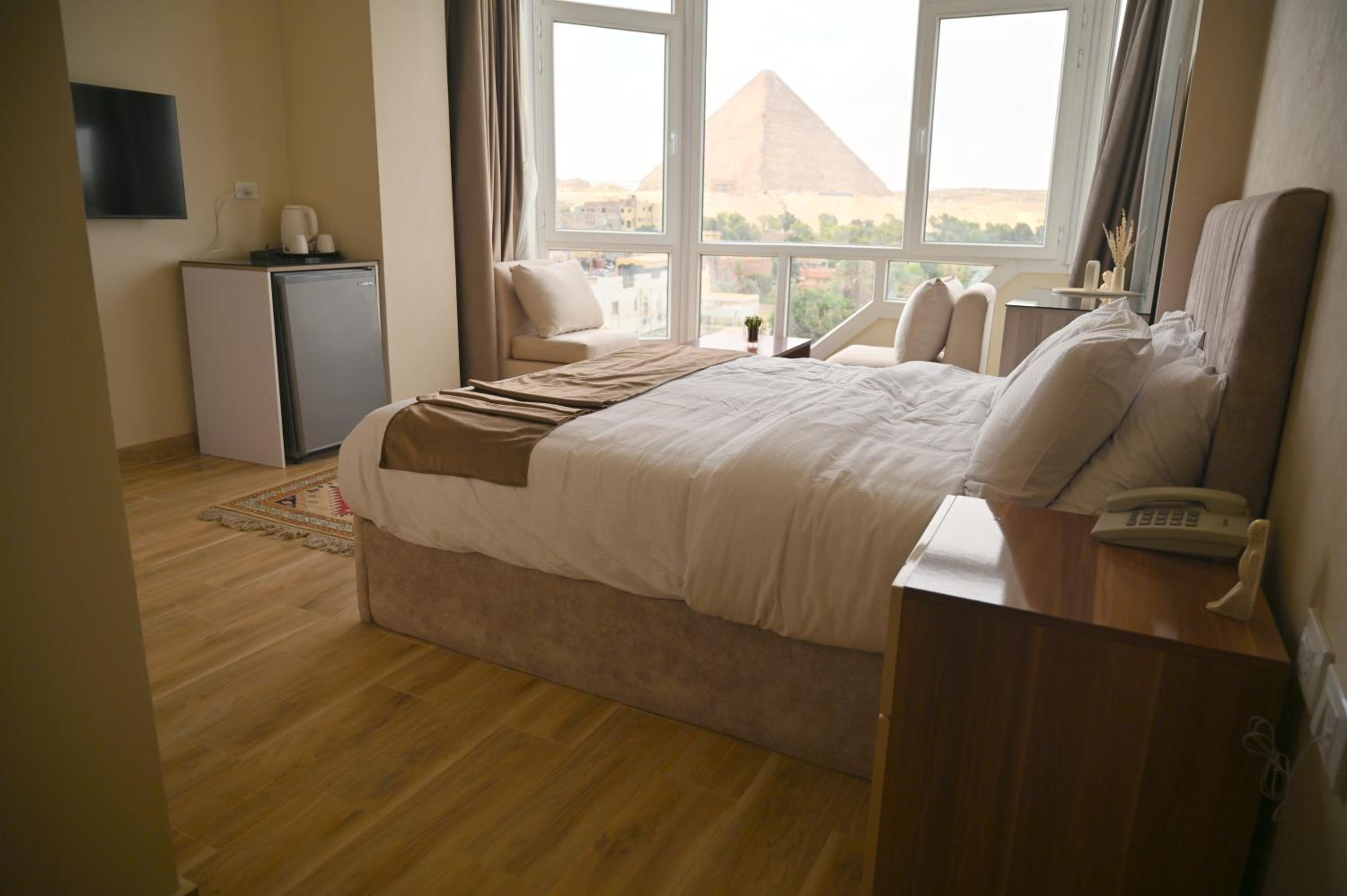 Pyramids Wonders Hotel