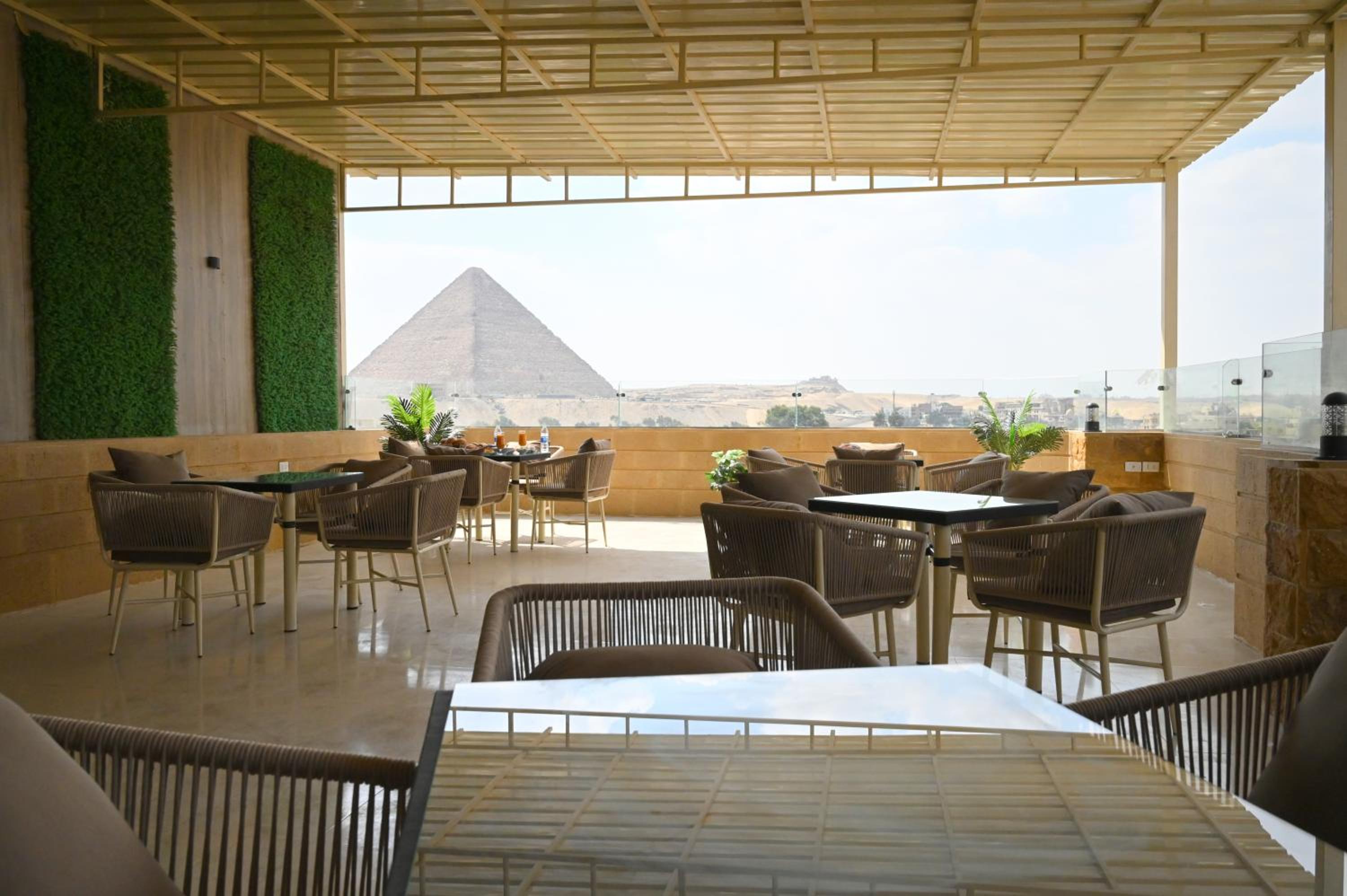 Pyramids Wonders Hotel