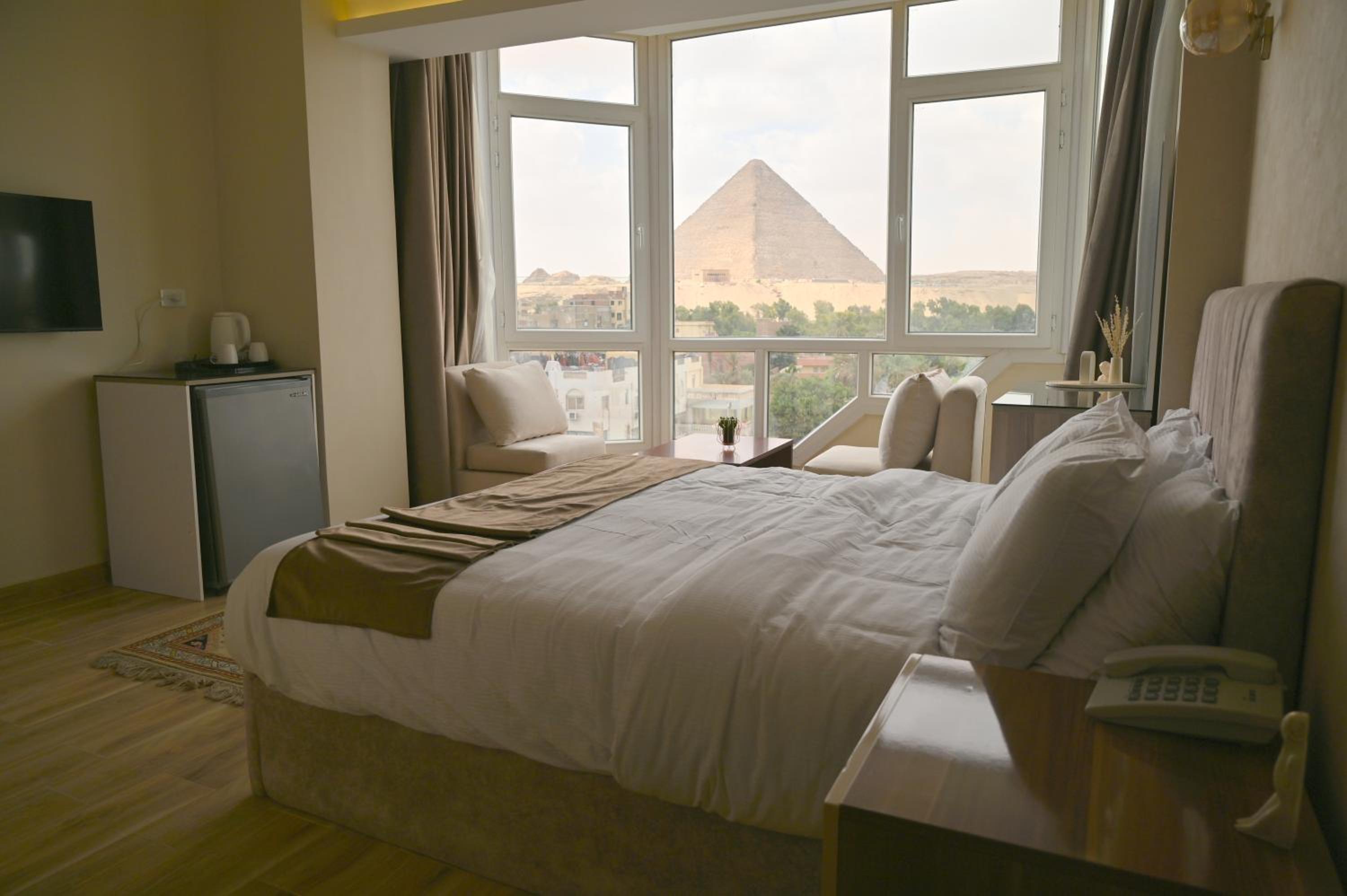 Pyramids Wonders Hotel